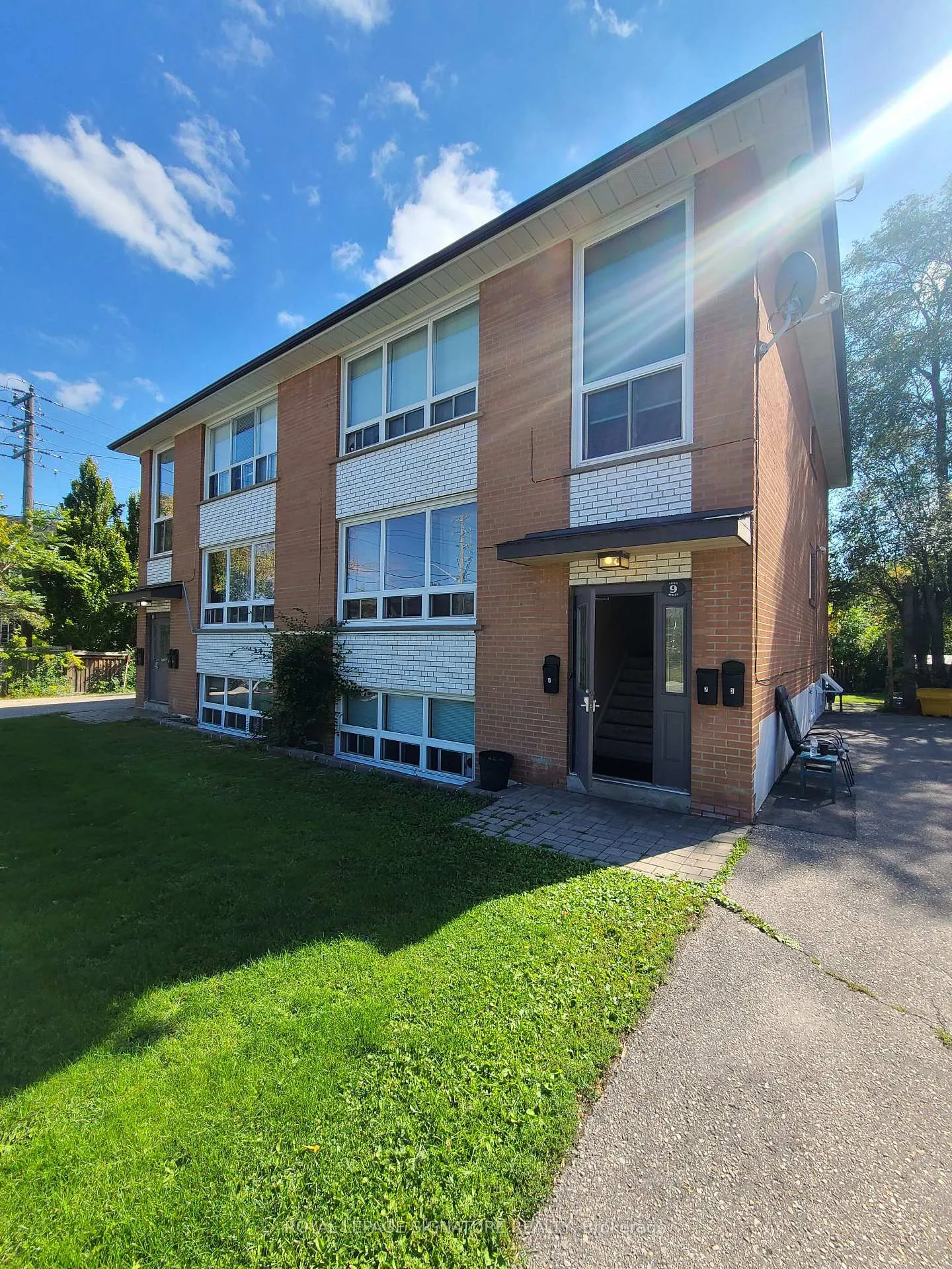 Front of Unit 1, 9 Ellen Street N
