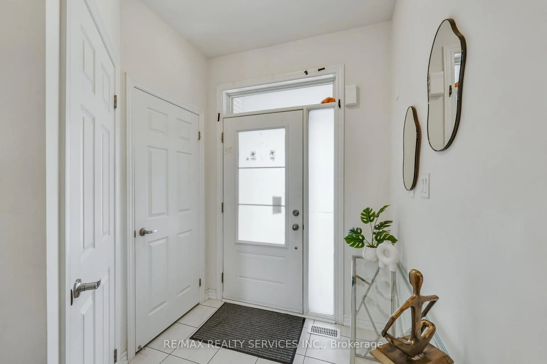Photo 4 of 49 Bayardo Drive, Oshawa, Windfields — HOMEH