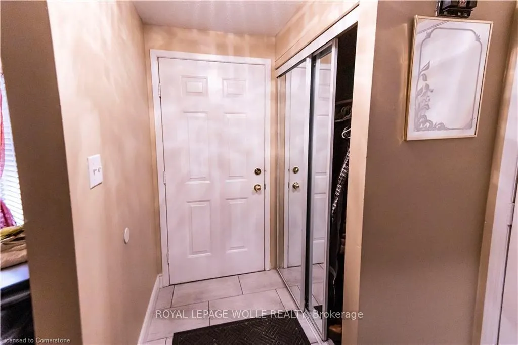 Photo 2 of 35 Rushbrook Drive, Kitchener — HOMEH