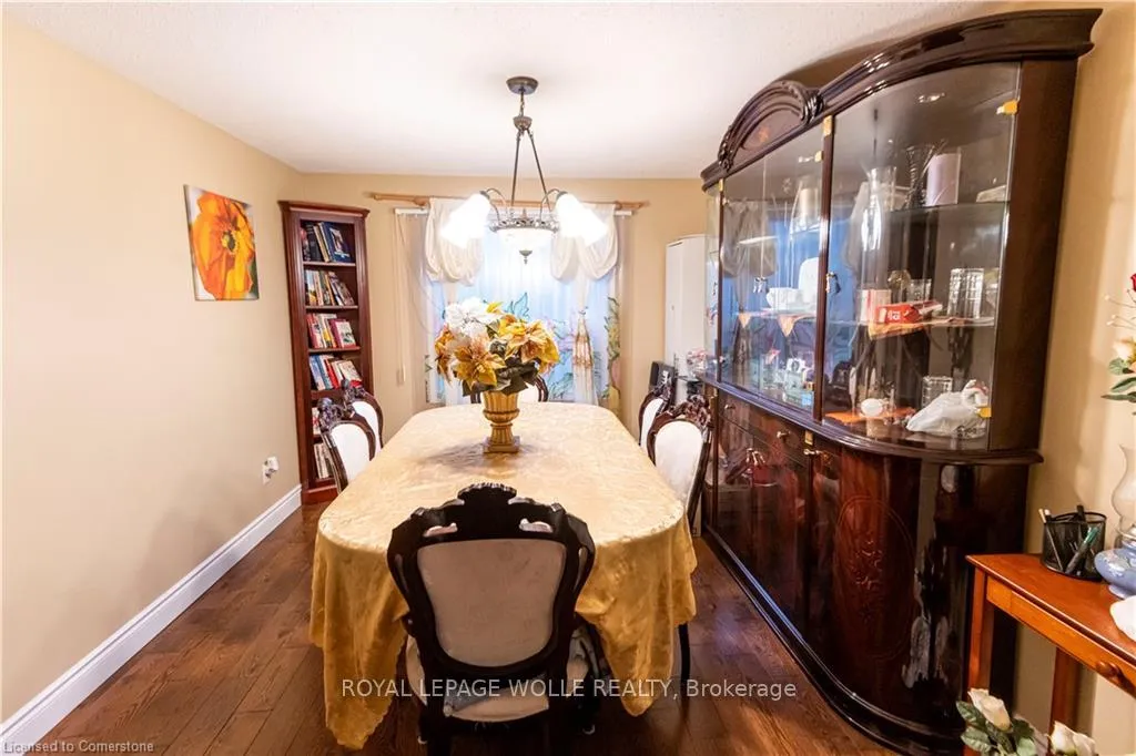Photo 4 of 35 Rushbrook Drive, Kitchener — HOMEH