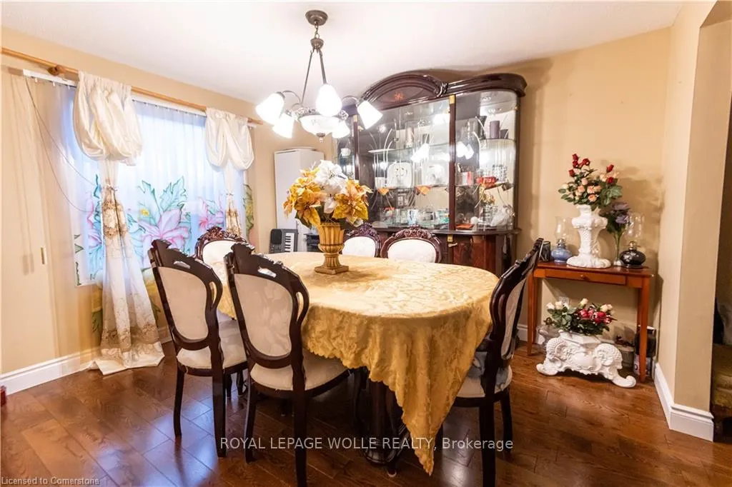 Photo 5 of 35 Rushbrook Drive, Kitchener — HOMEH
