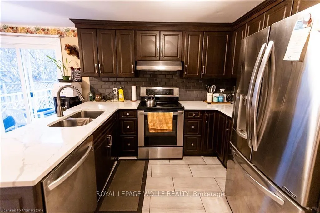 Photo 7 of 35 Rushbrook Drive, Kitchener — HOMEH