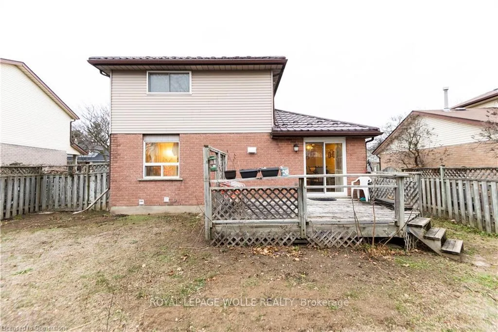 Photo 13 of 35 Rushbrook Drive, Kitchener — HOMEH