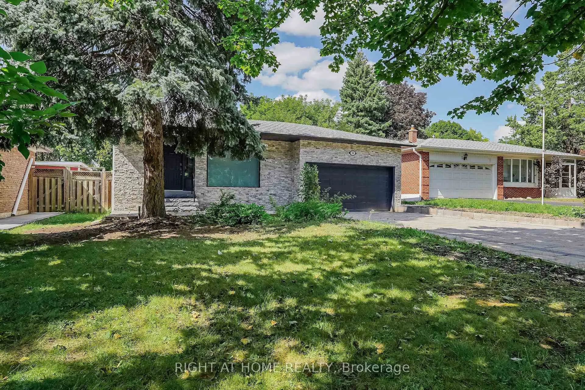 Photo 3 of Unit Unit B, 50 Coral Harbour Crescent, Markham, Thornhill — HOMEH