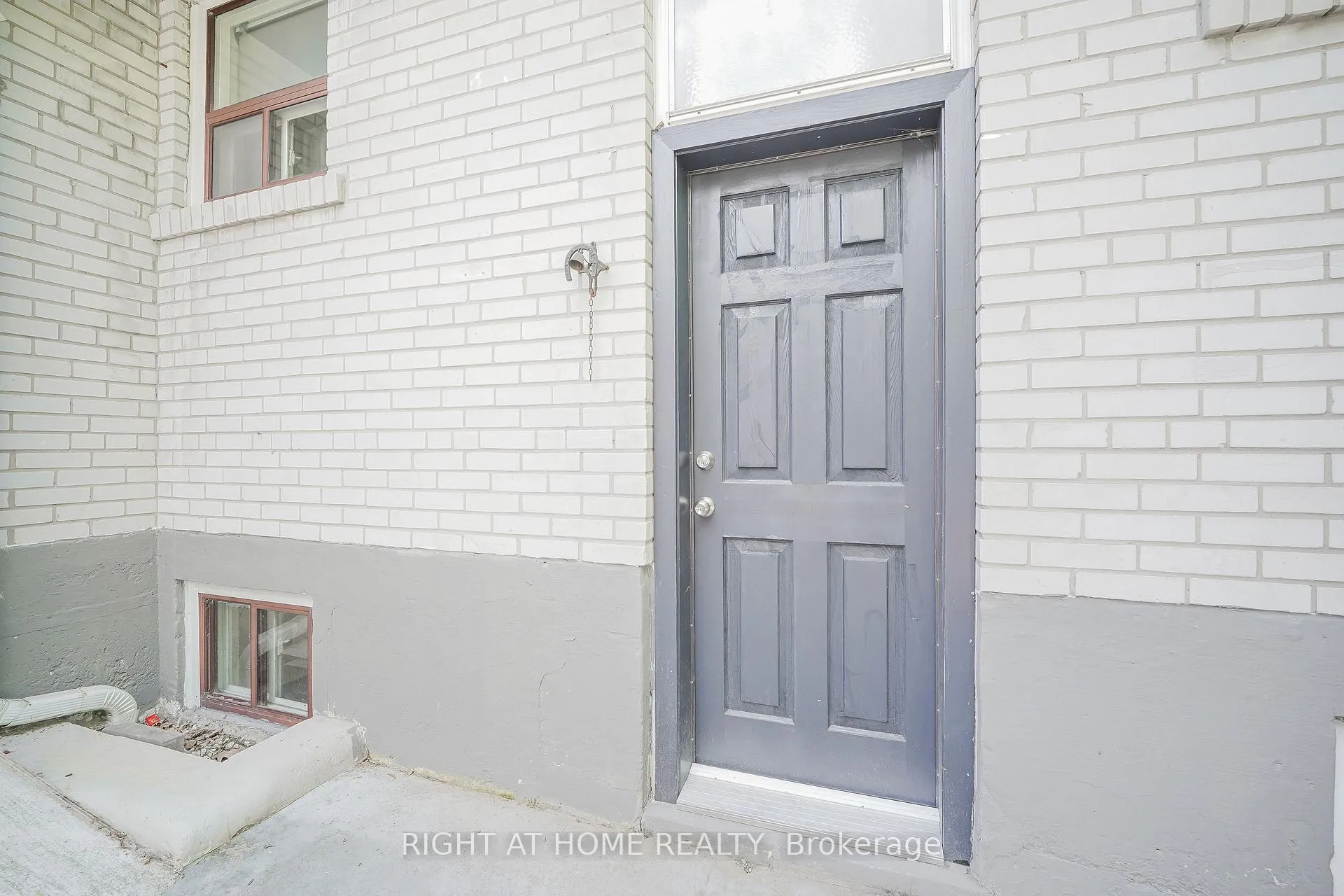 Photo 5 of Unit Unit B, 50 Coral Harbour Crescent, Markham, Thornhill — HOMEH