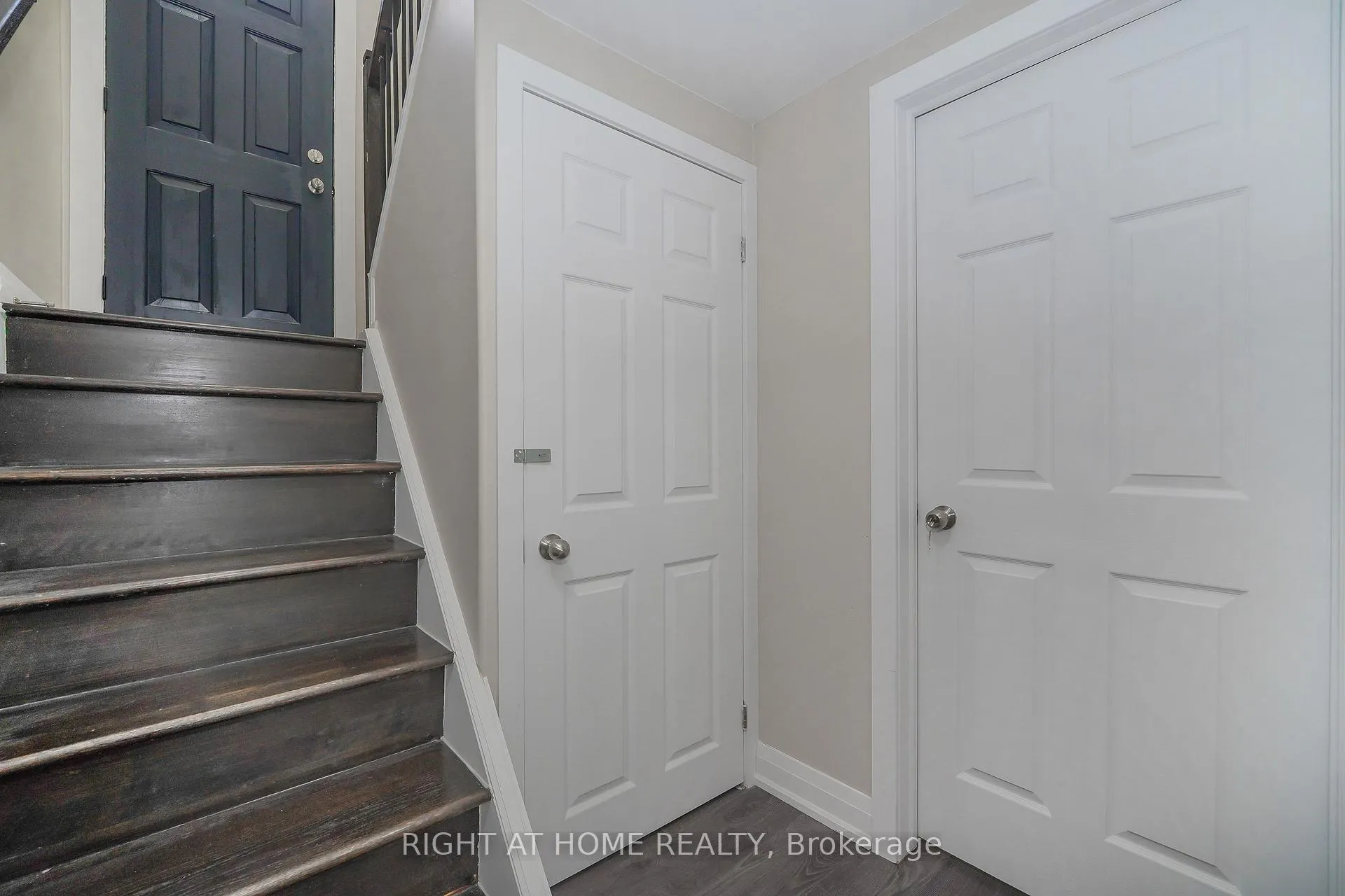 Photo 6 of Unit Unit B, 50 Coral Harbour Crescent, Markham, Thornhill — HOMEH