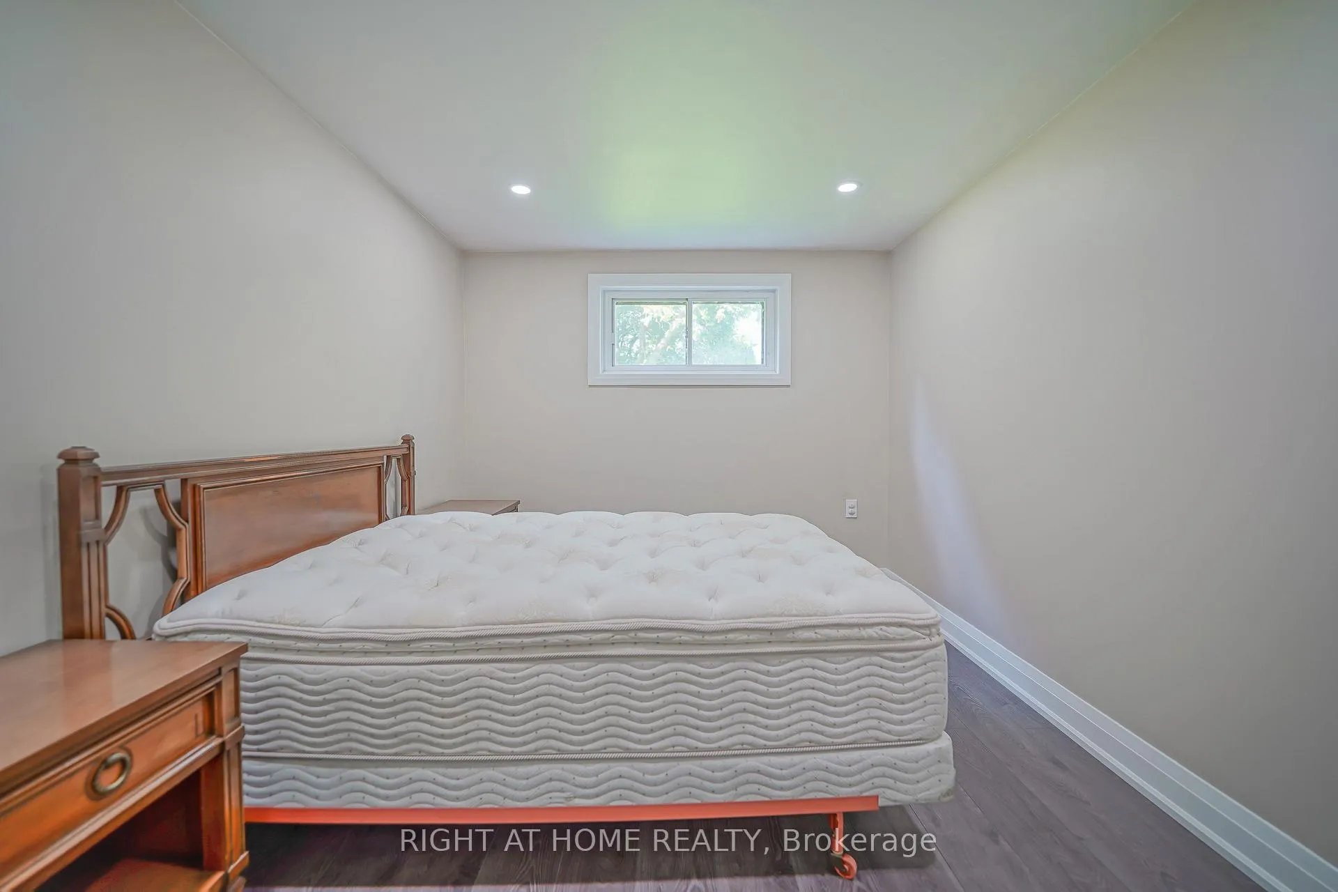 Photo 12 of Unit Unit B, 50 Coral Harbour Crescent, Markham, Thornhill — HOMEH