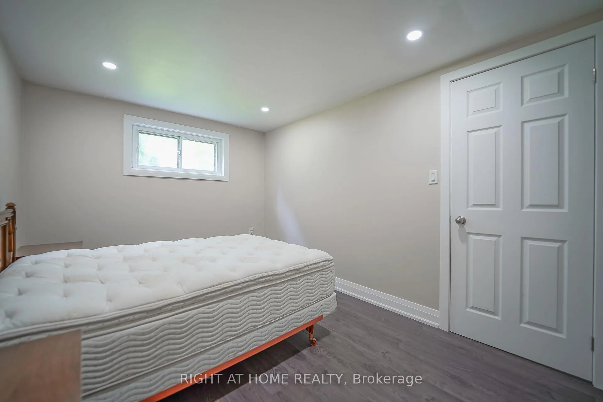 Photo 13 of Unit Unit B, 50 Coral Harbour Crescent, Markham, Thornhill — HOMEH