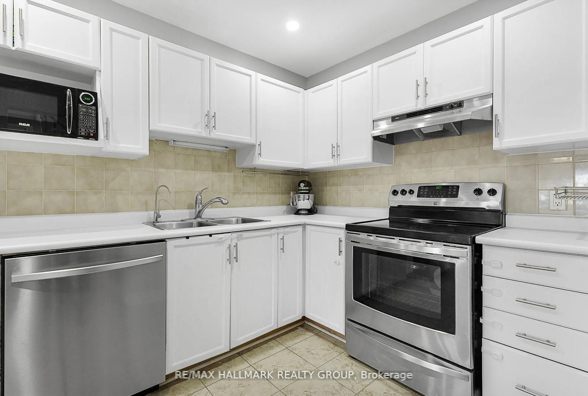 Photo 9 of 93 Cedarock Drive, Ottawa, Kanata - Bridlewood — HOMEH