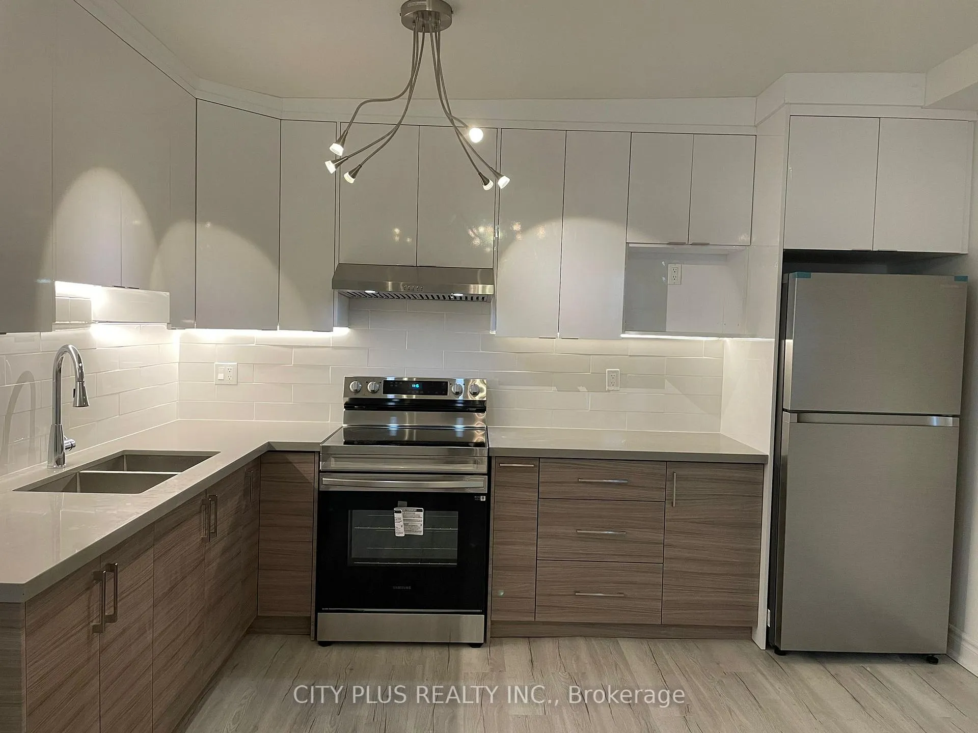 Photo 3 of Unit 7, 373 Broadview Avenue, Toronto, North Riverdale — HOMEH