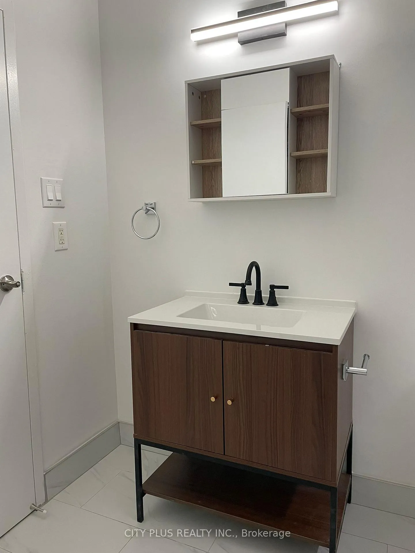 Photo 5 of Unit 7, 373 Broadview Avenue, Toronto, North Riverdale — HOMEH