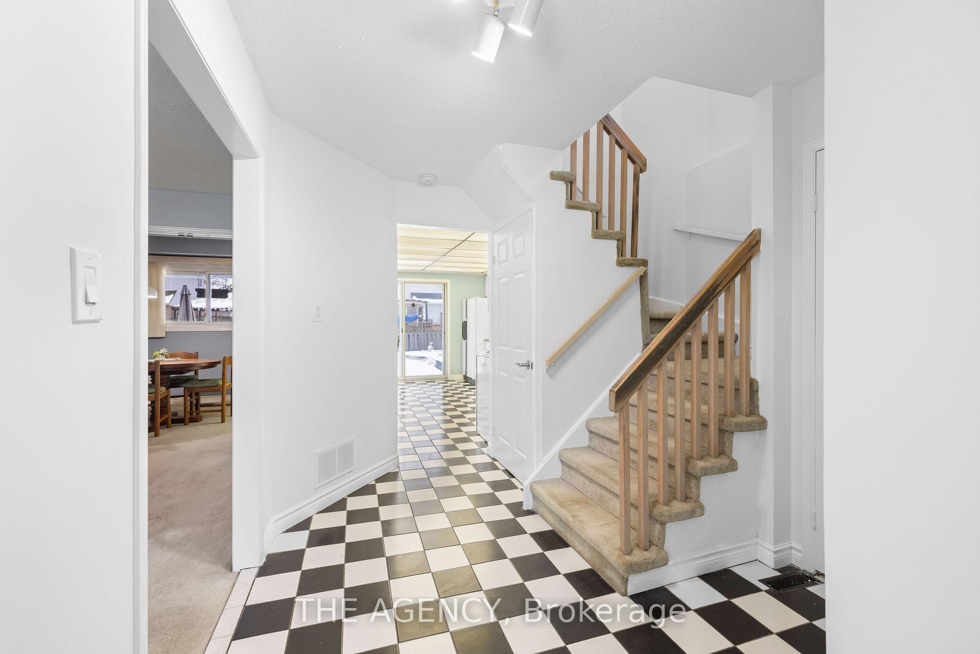 Photo 7 of 82 Barnes Drive, Ajax, Central — HOMEH