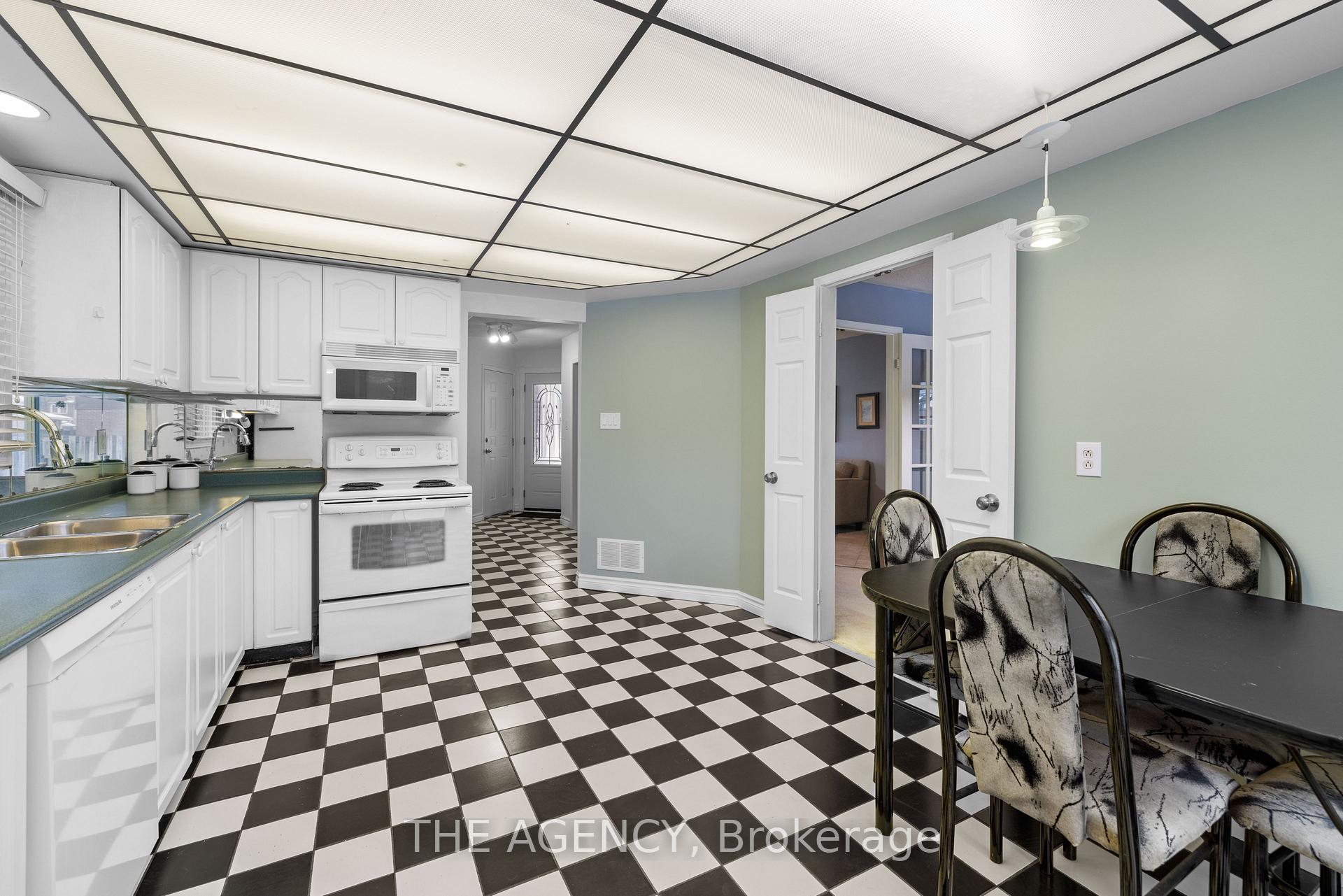 Photo 18 of 82 Barnes Drive, Ajax, Central — HOMEH