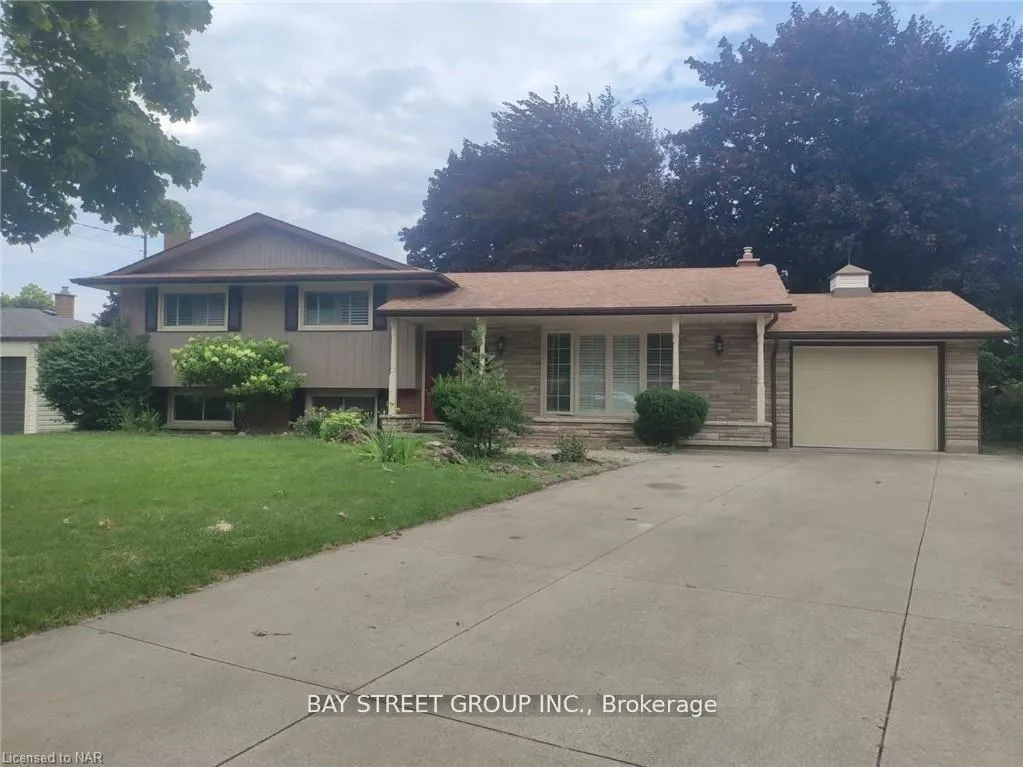 Photo 2 of 10 Rideau Crescent, St. Catharines, Vine/Linwell — HOMEH