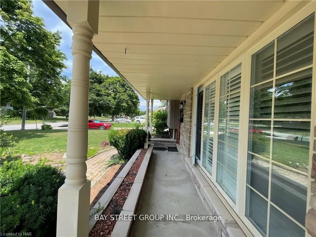 Photo 3 of 10 Rideau Crescent, St. Catharines, Vine/Linwell — HOMEH