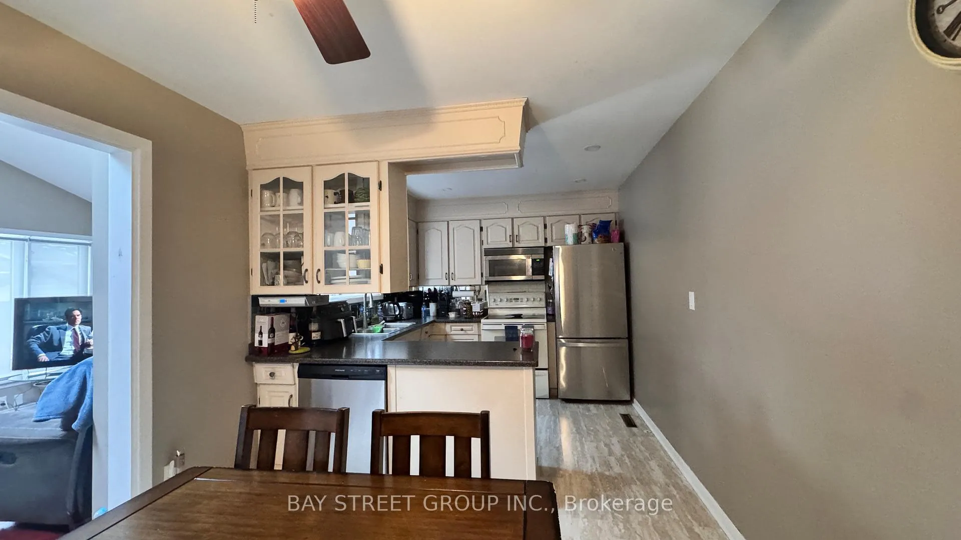 Photo 5 of 10 Rideau Crescent, St. Catharines, Vine/Linwell — HOMEH