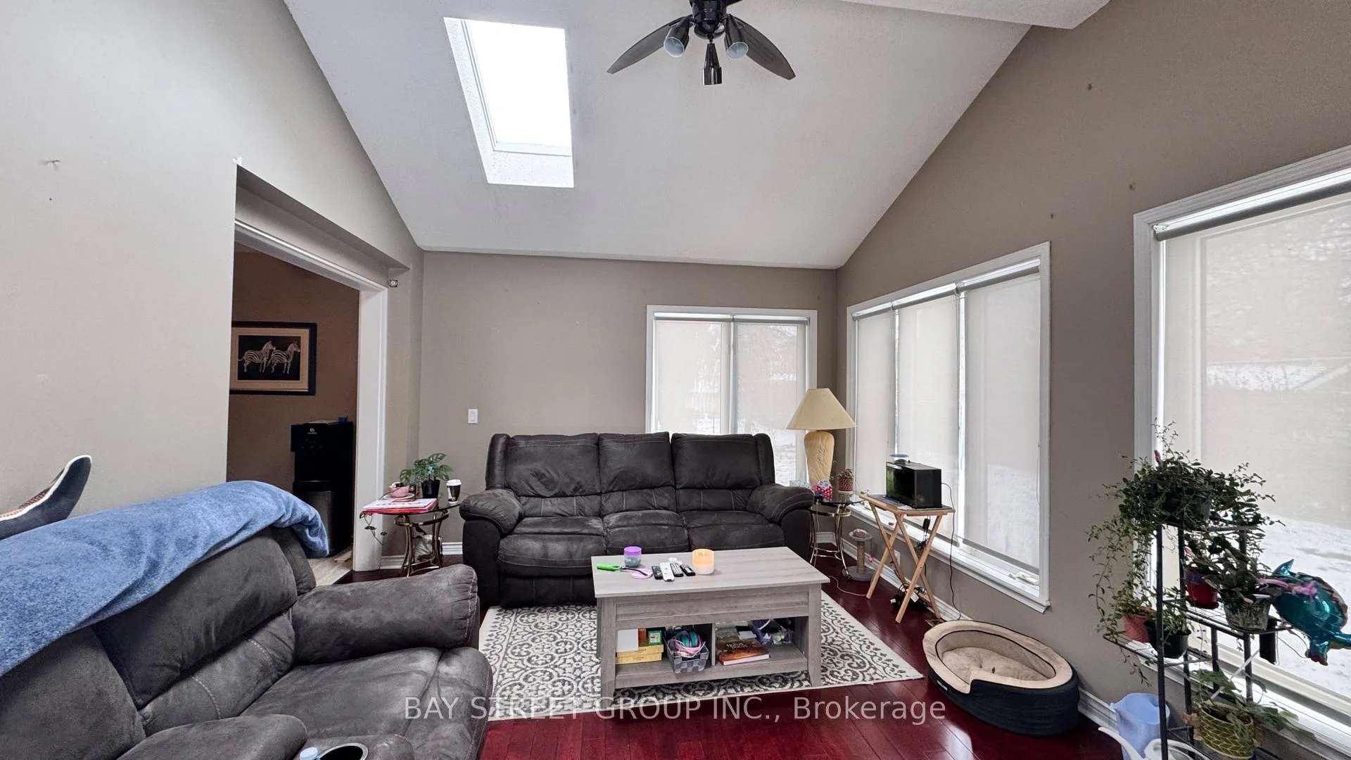 Photo 7 of 10 Rideau Crescent, St. Catharines, Vine/Linwell — HOMEH