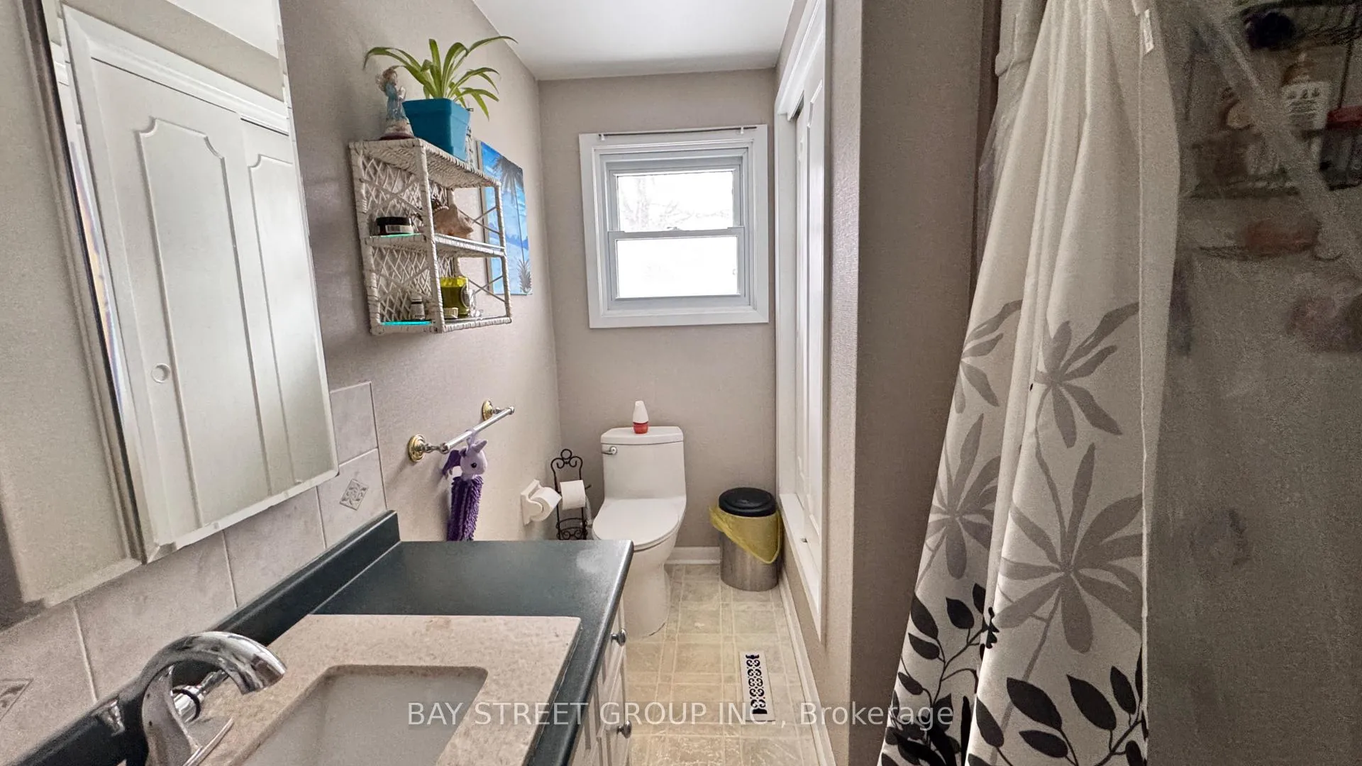 Photo 9 of 10 Rideau Crescent, St. Catharines, Vine/Linwell — HOMEH