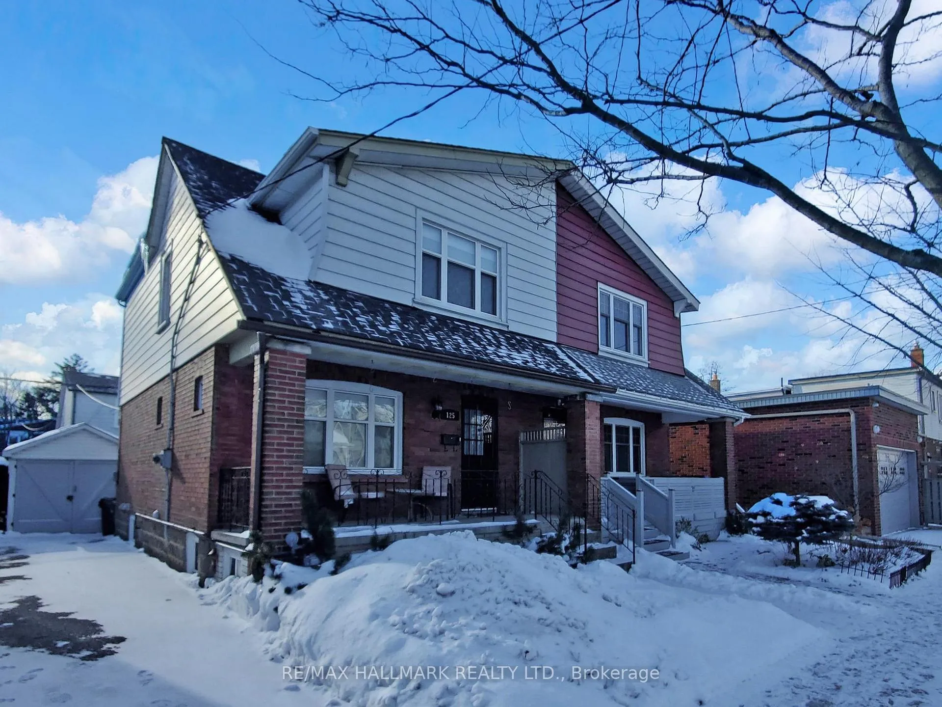 Front of 125 Aldwych Avenue