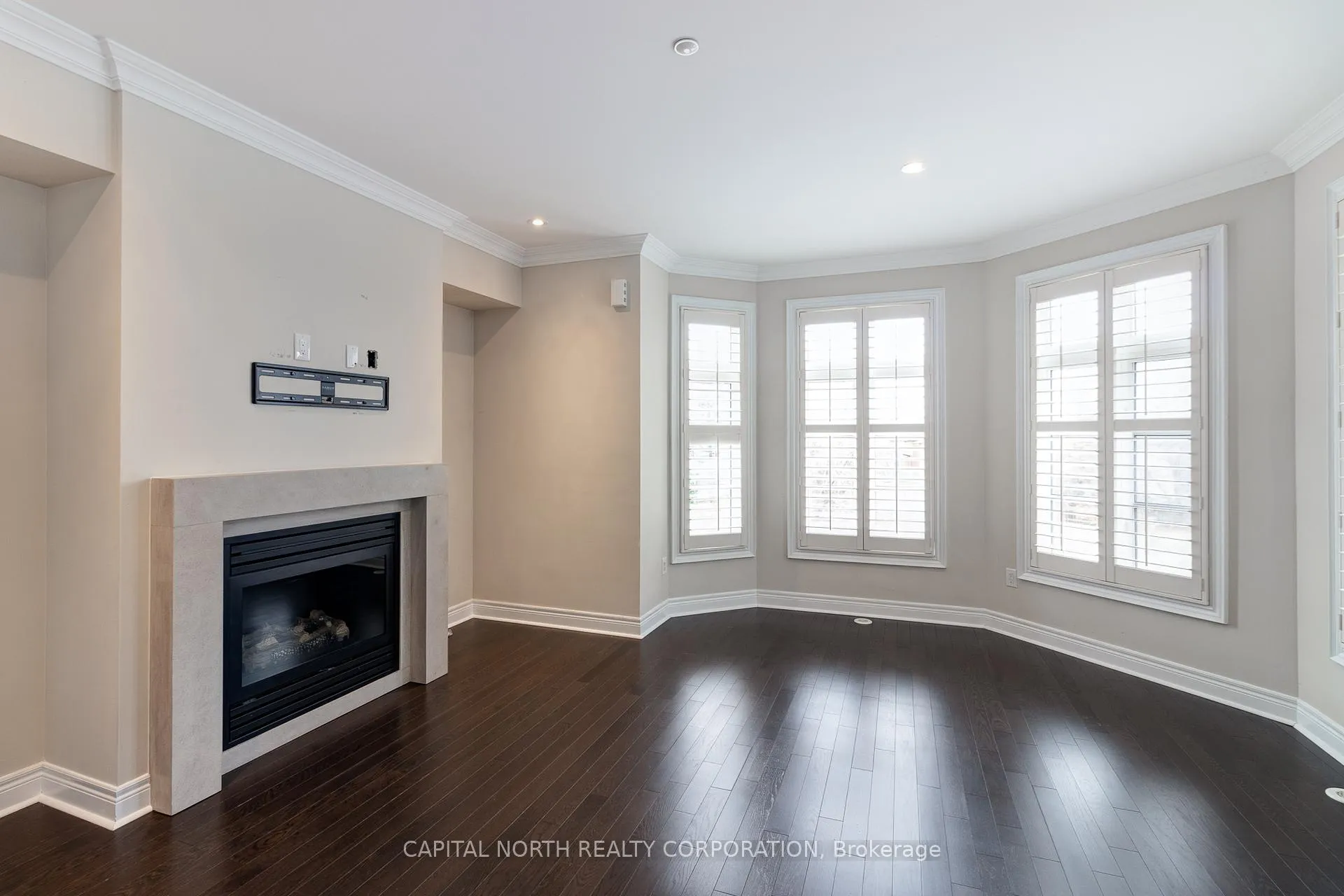 Photo 13 of 8353 Kipling Avenue, Vaughan, West Woodbridge — HOMEH