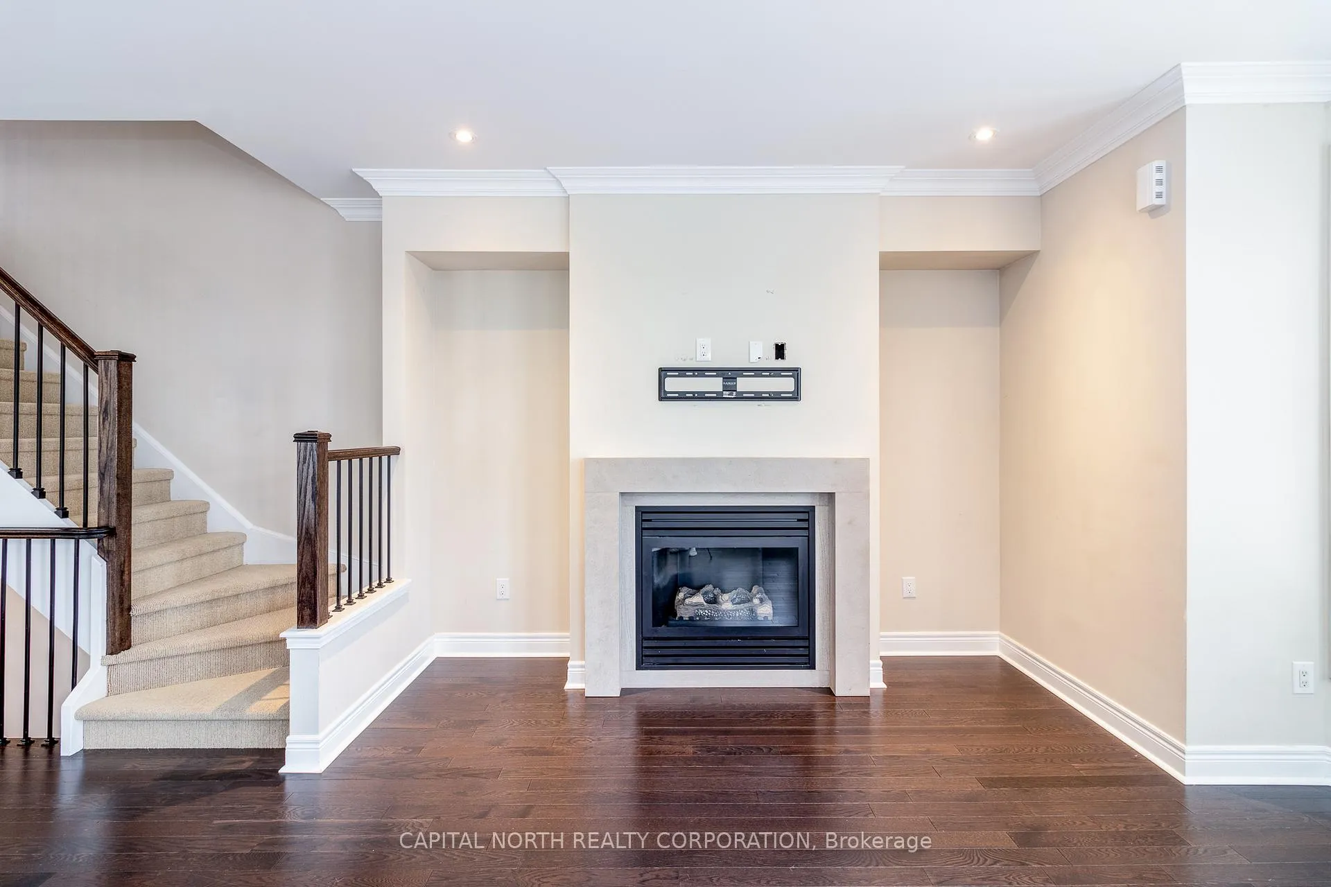 Photo 14 of 8353 Kipling Avenue, Vaughan, West Woodbridge — HOMEH