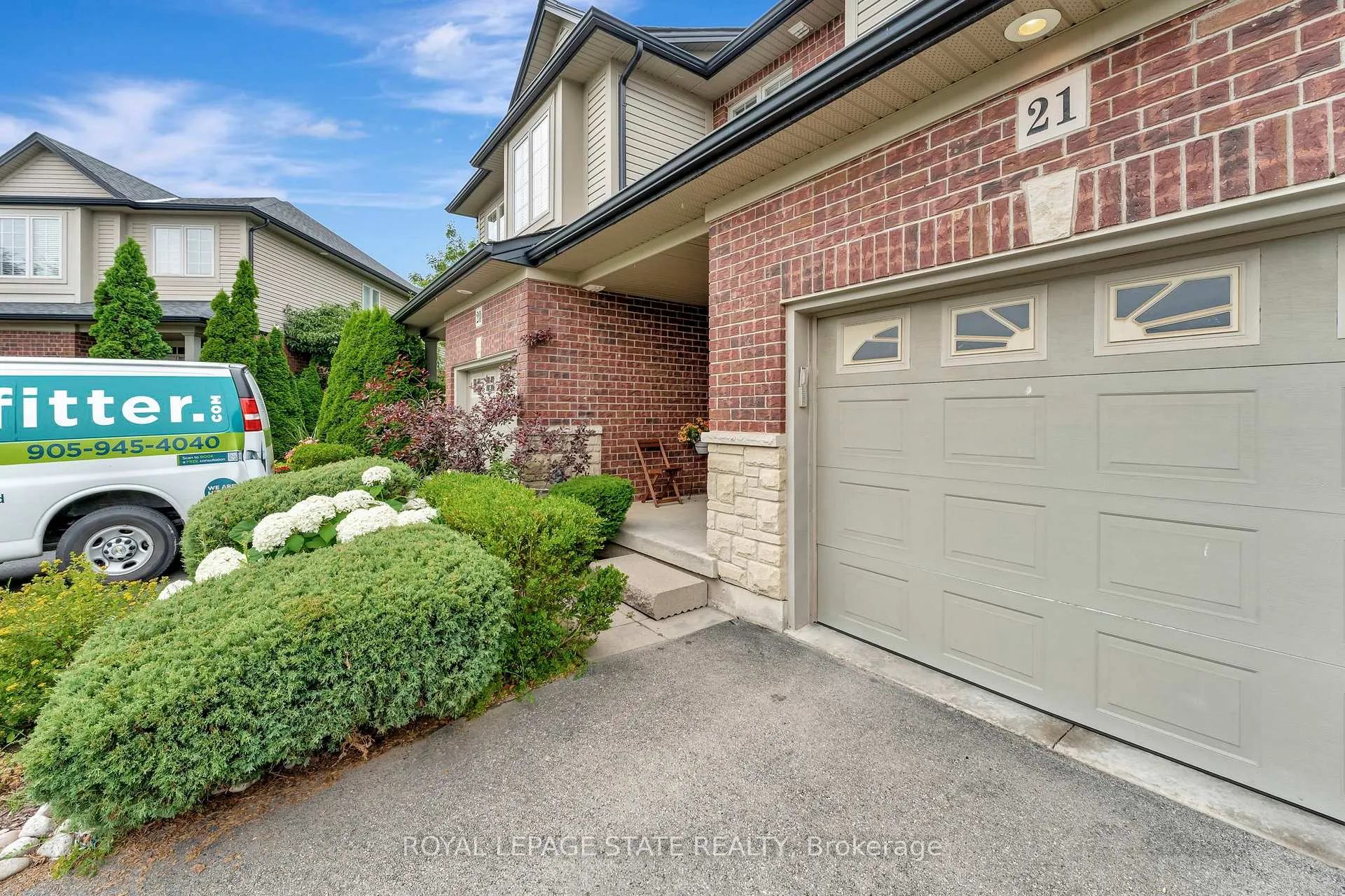 Photo 2 of Unit 21, 400 Stonehenge Drive, Hamilton, Ancaster — HOMEH