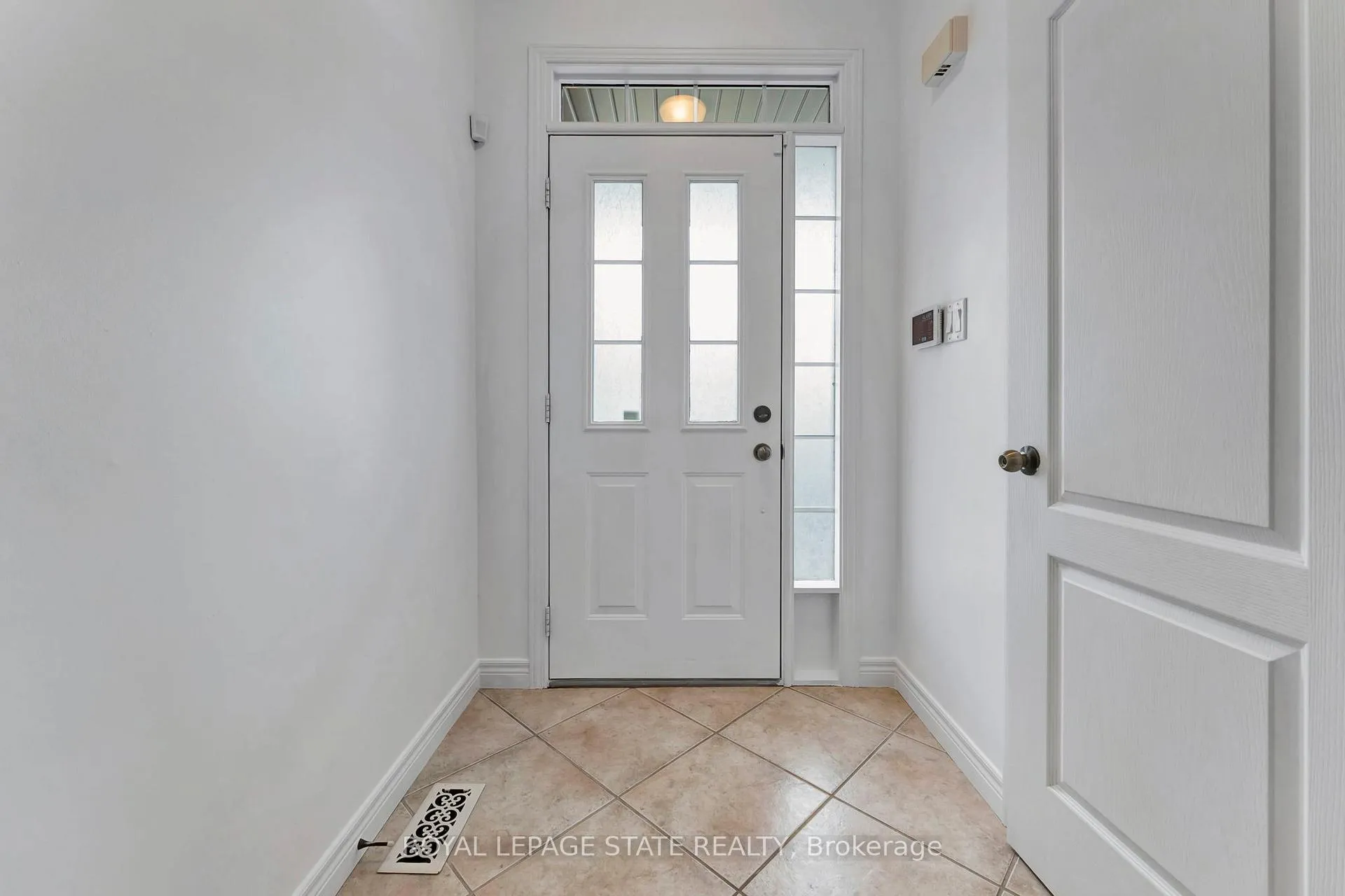 Photo 5 of Unit 21, 400 Stonehenge Drive, Hamilton, Ancaster — HOMEH