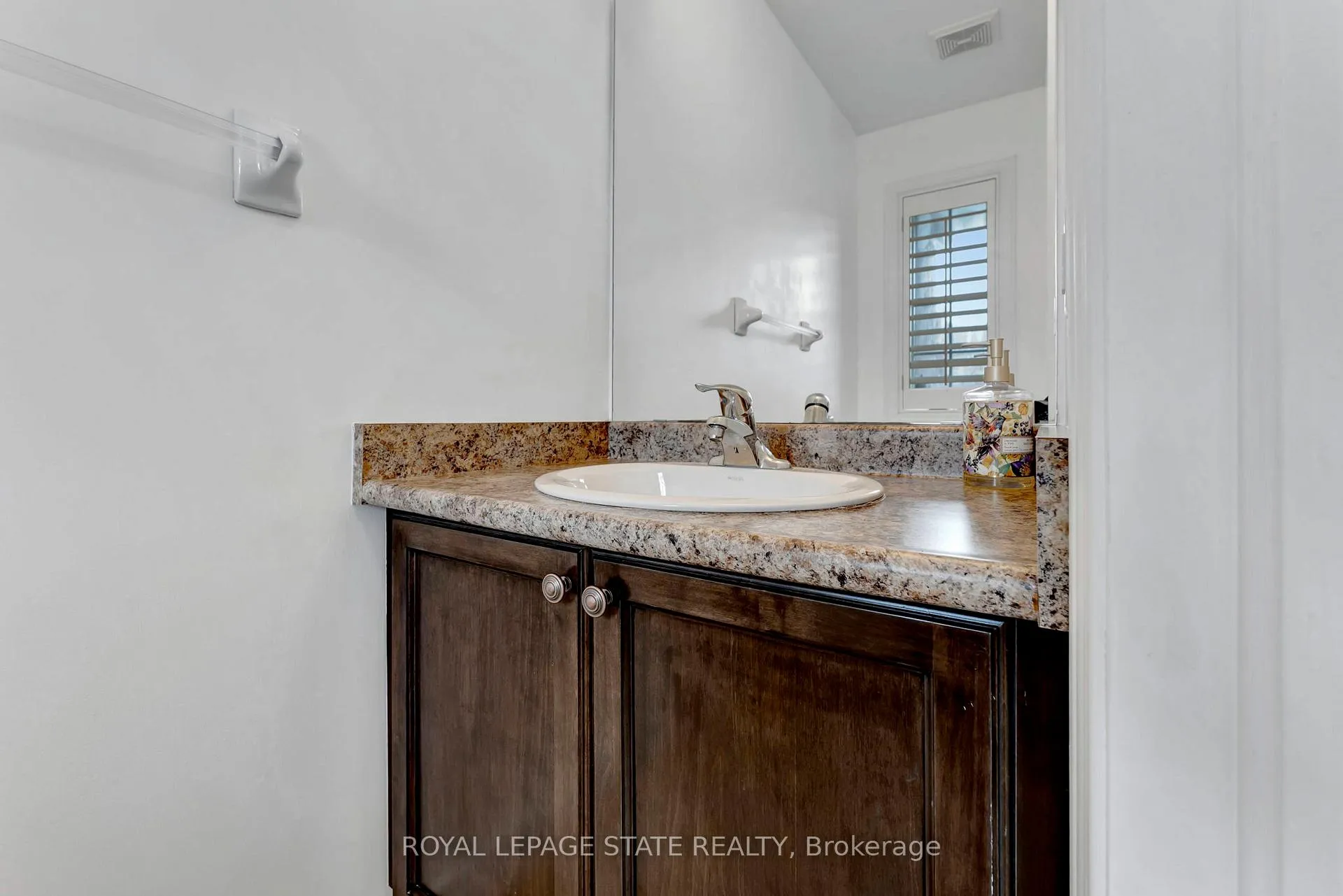 Photo 7 of Unit 21, 400 Stonehenge Drive, Hamilton, Ancaster — HOMEH