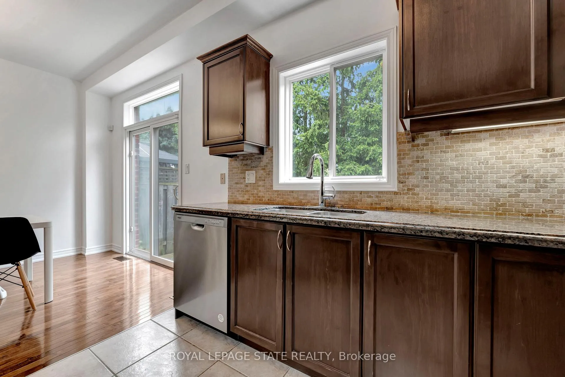 Photo 17 of Unit 21, 400 Stonehenge Drive, Hamilton, Ancaster — HOMEH