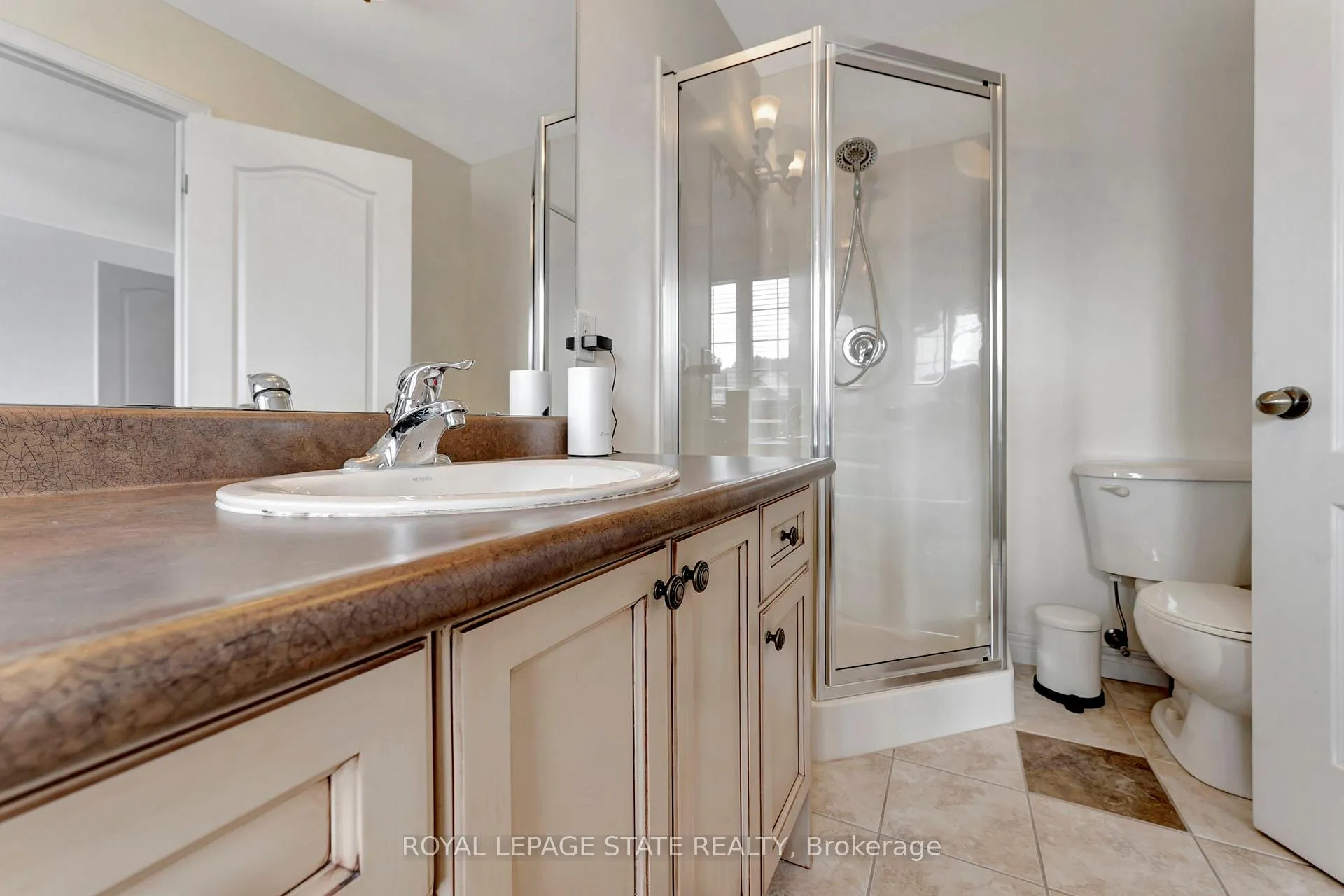Photo 24 of Unit 21, 400 Stonehenge Drive, Hamilton, Ancaster — HOMEH