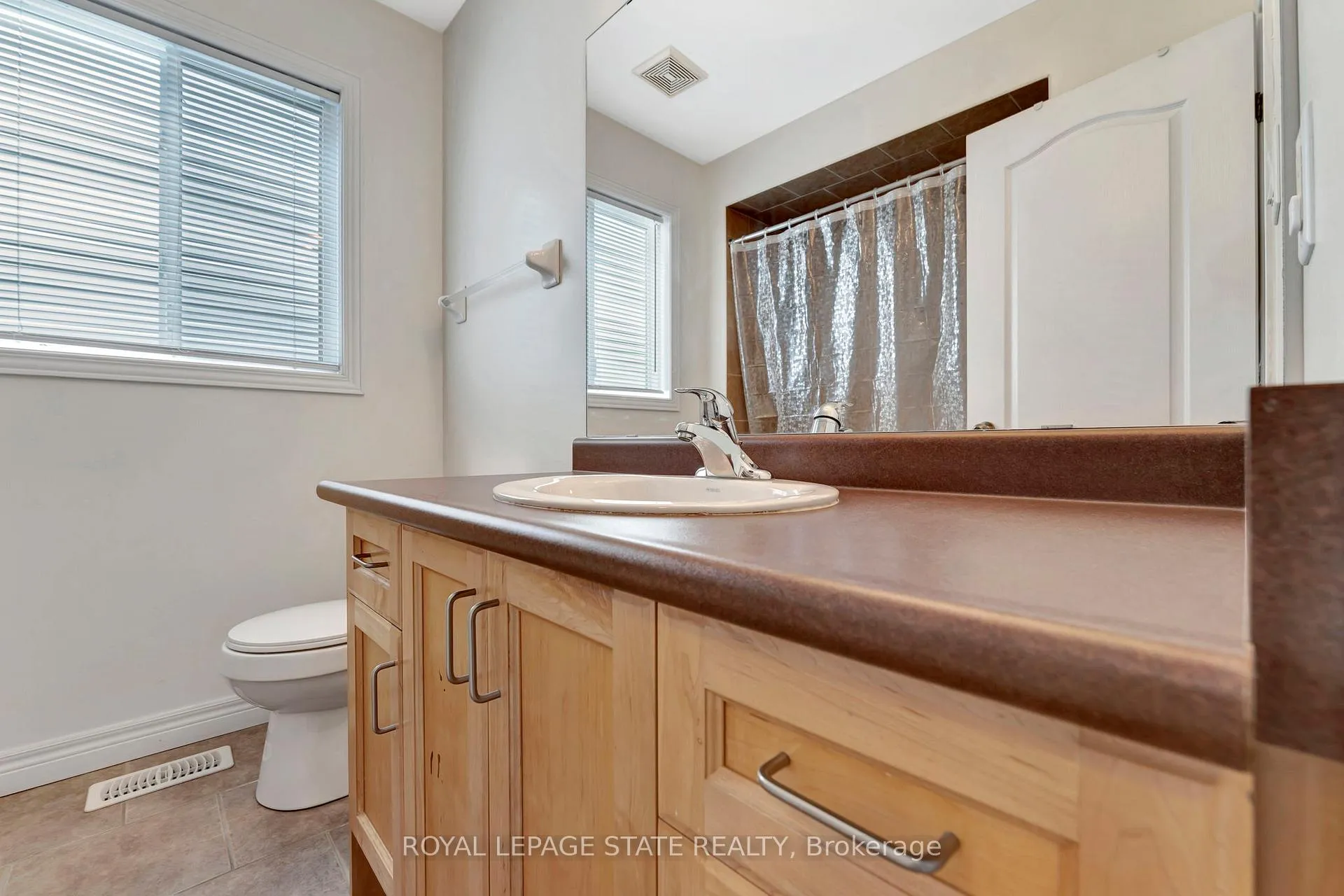 Photo 26 of Unit 21, 400 Stonehenge Drive, Hamilton, Ancaster — HOMEH