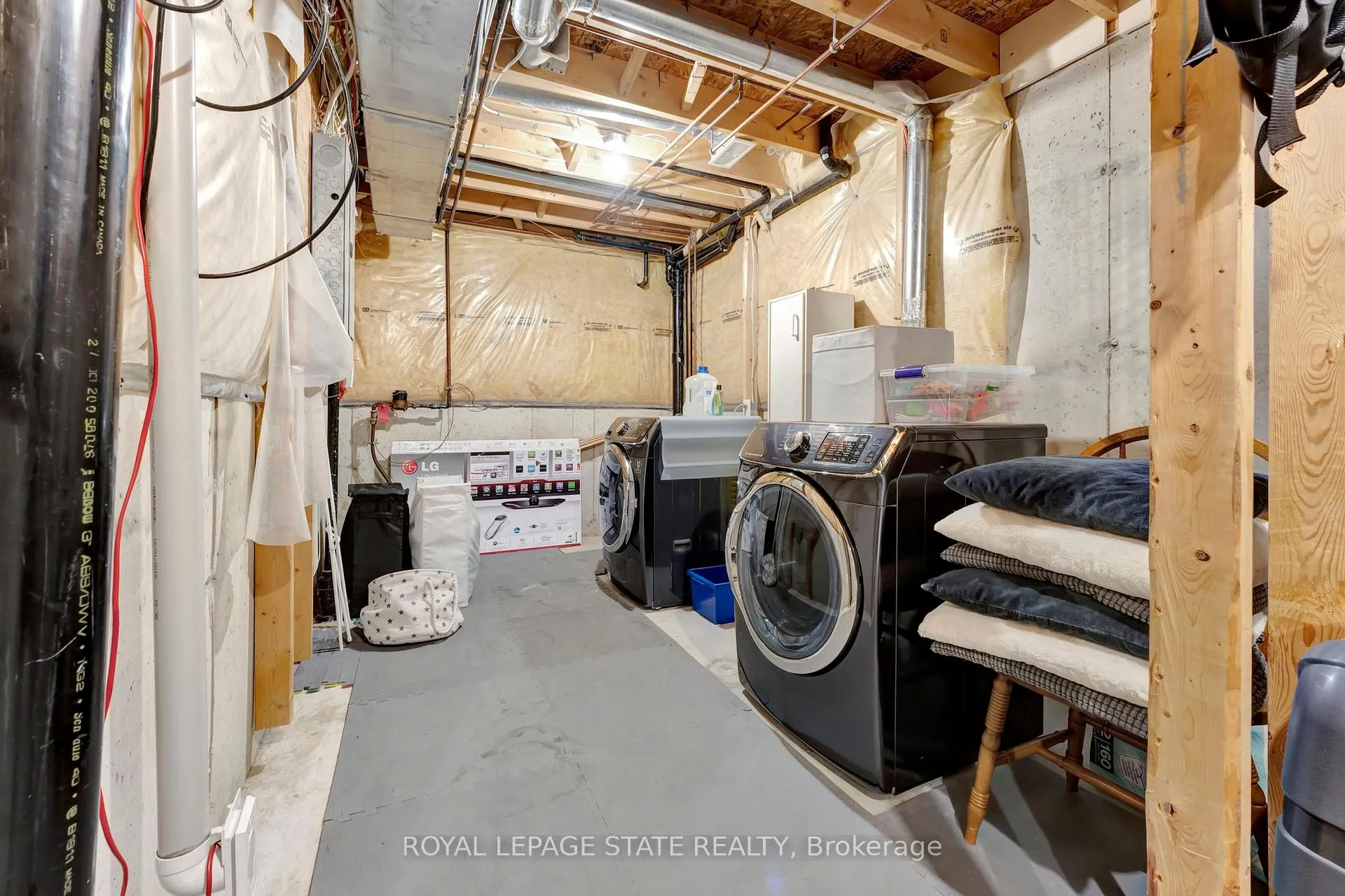 Photo 32 of Unit 21, 400 Stonehenge Drive, Hamilton, Ancaster — HOMEH