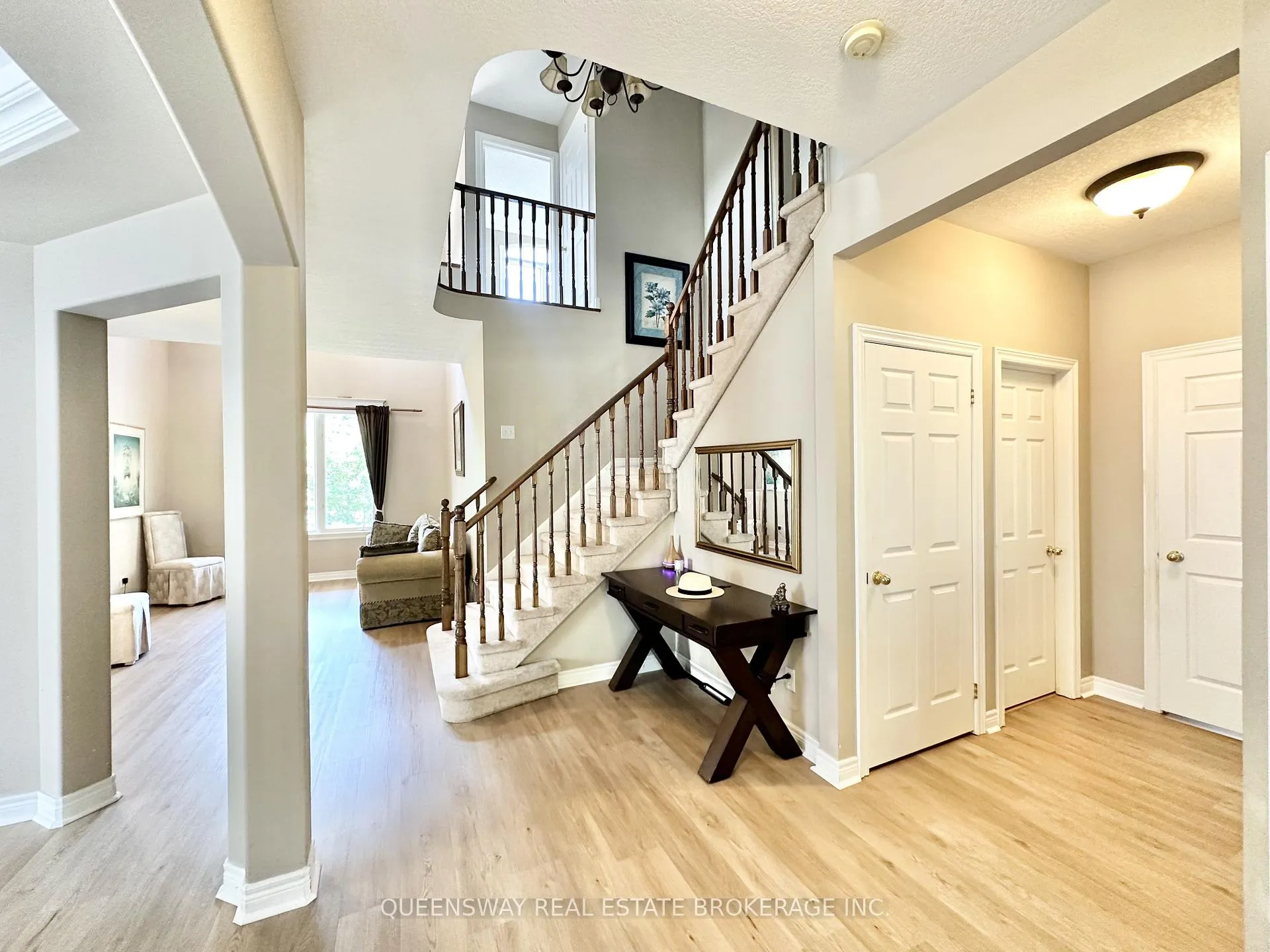Photo 3 of 277 Ryerson Crescent, Oshawa, Samac — HOMEH