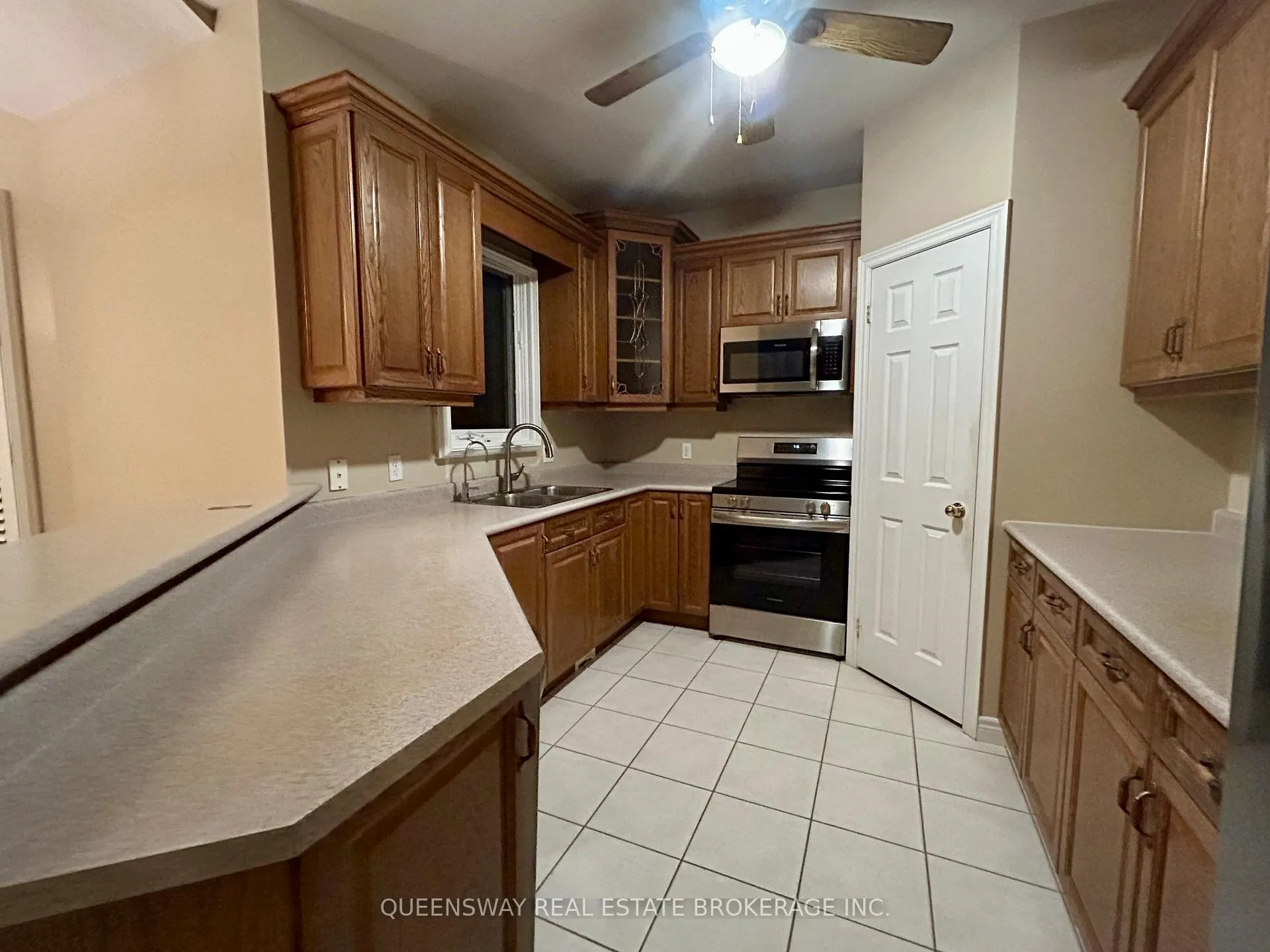 Photo 9 of 277 Ryerson Crescent, Oshawa, Samac — HOMEH