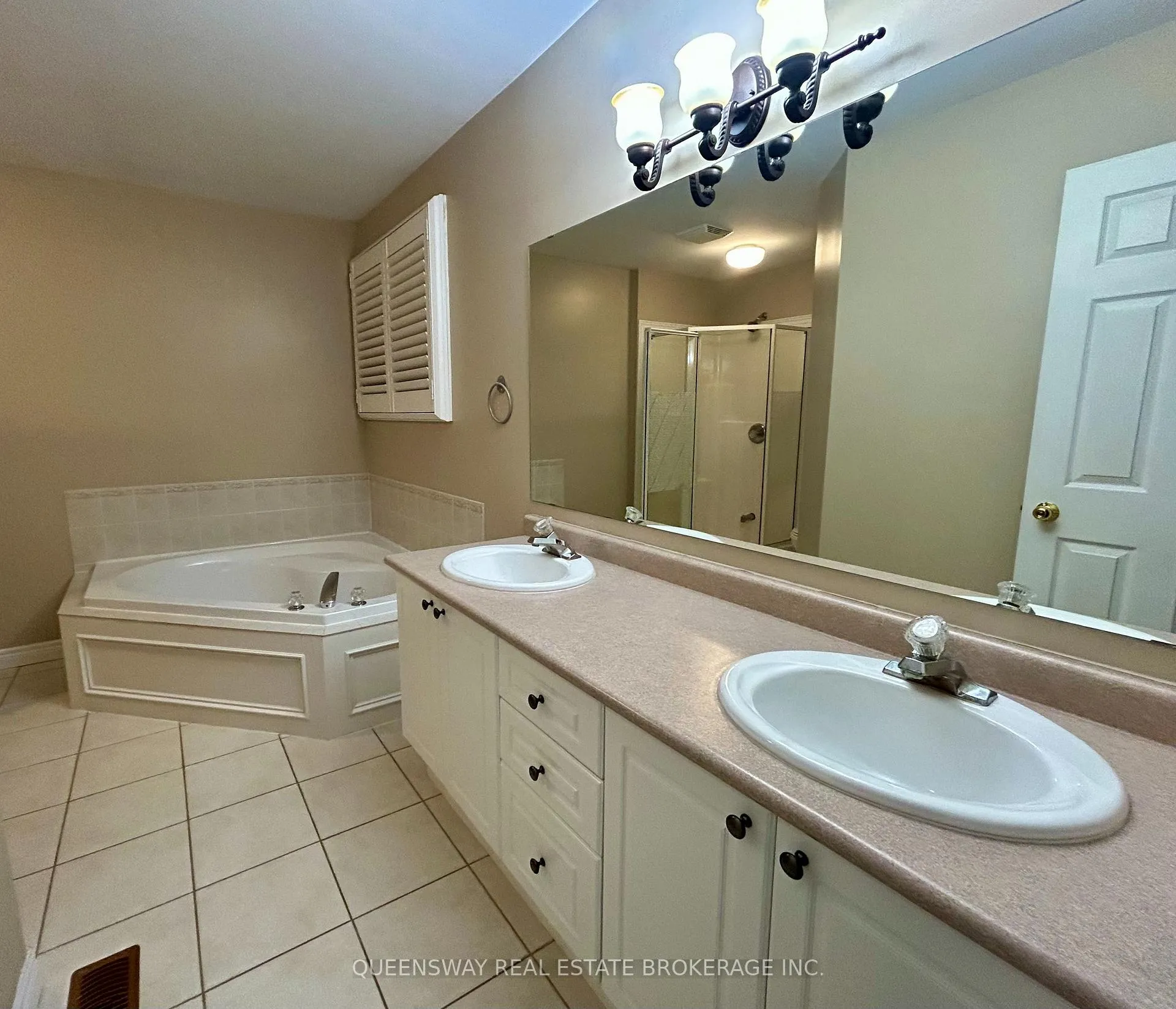 Photo 14 of 277 Ryerson Crescent, Oshawa, Samac — HOMEH