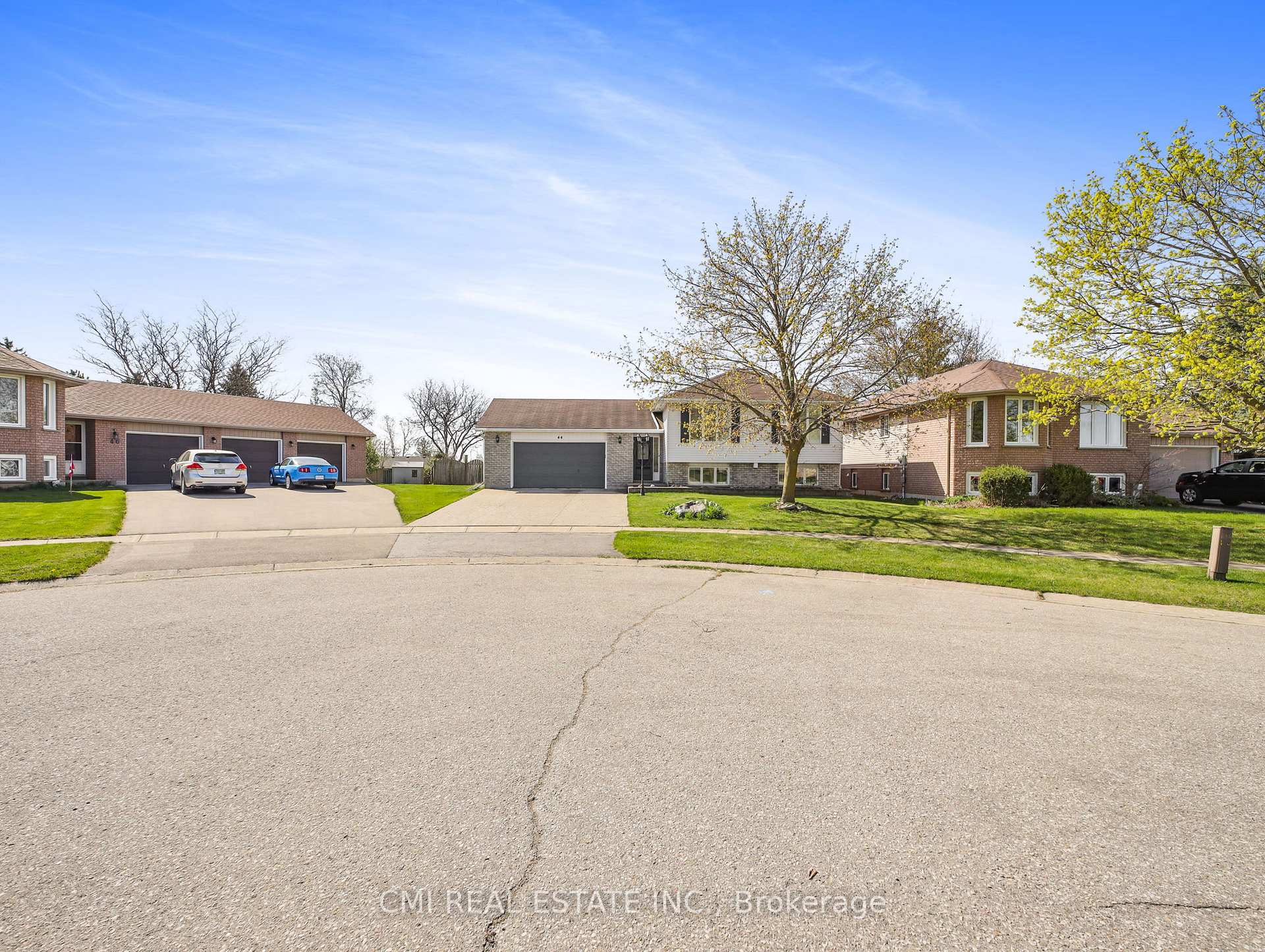 Photo 3 of 44 Windsor Drive, Brant, South Dumfries — HOMEH