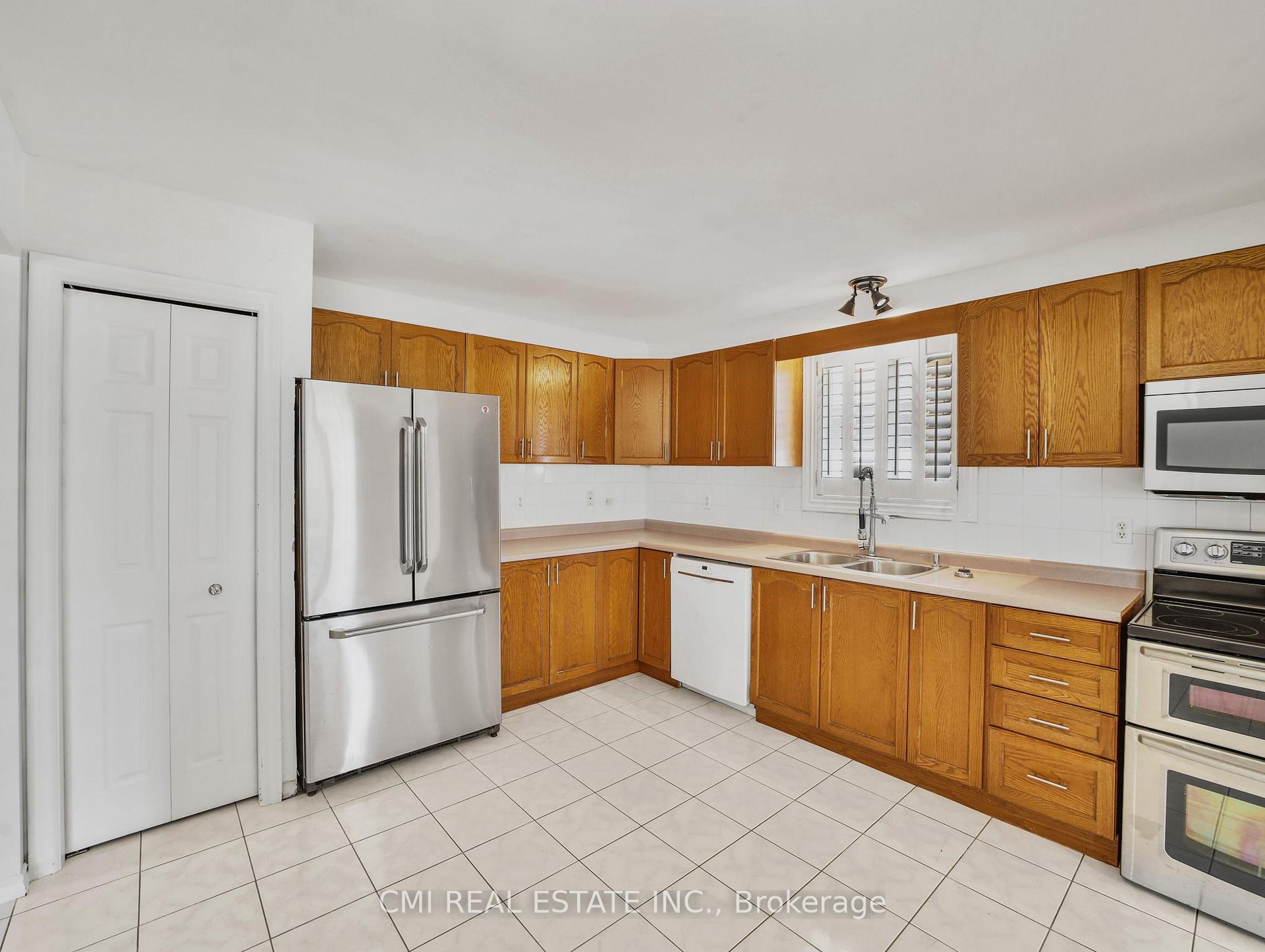 Photo 12 of 44 Windsor Drive, Brant, South Dumfries — HOMEH