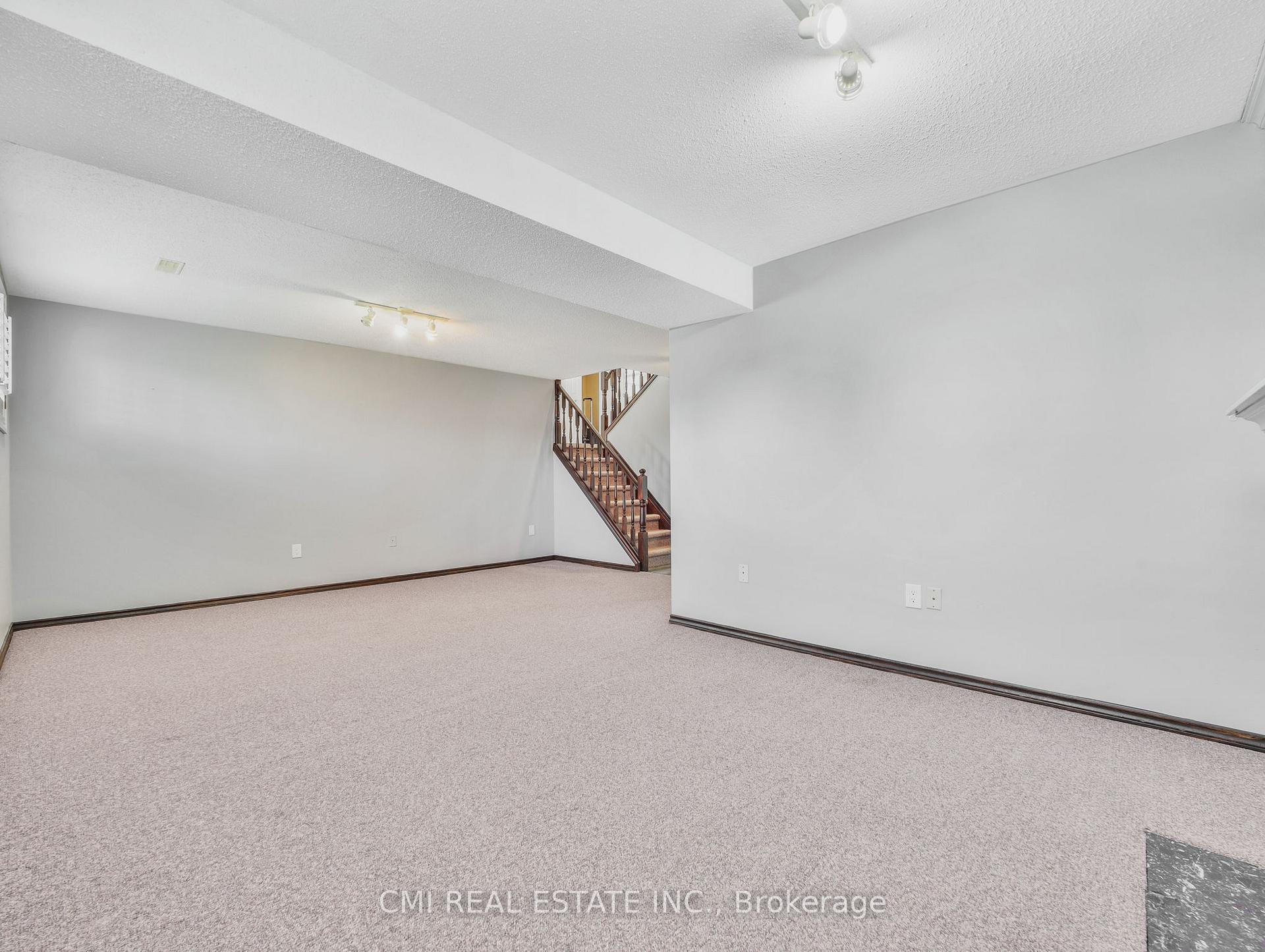 Photo 25 of 44 Windsor Drive, Brant, South Dumfries — HOMEH