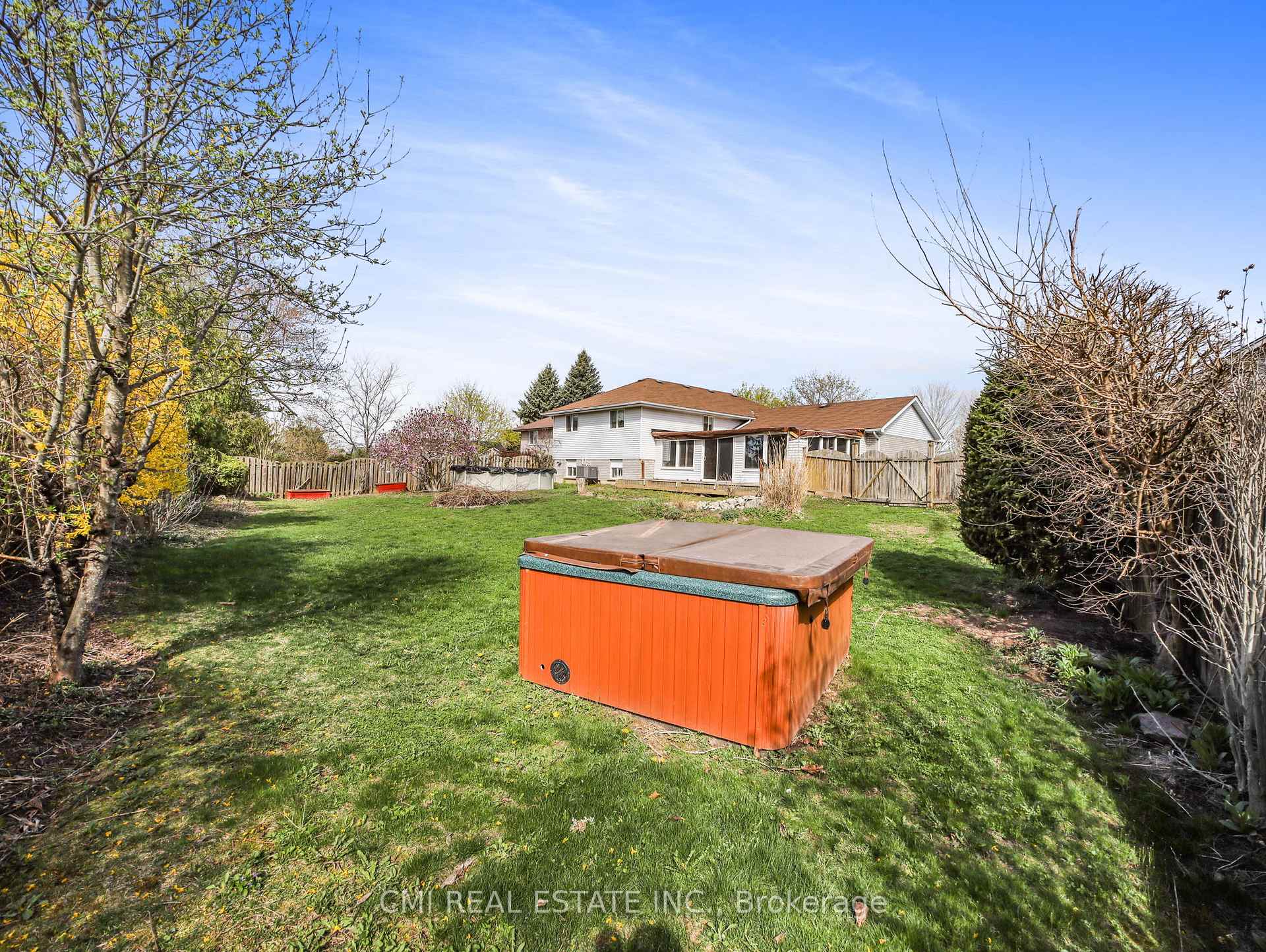 Photo 39 of 44 Windsor Drive, Brant, South Dumfries — HOMEH