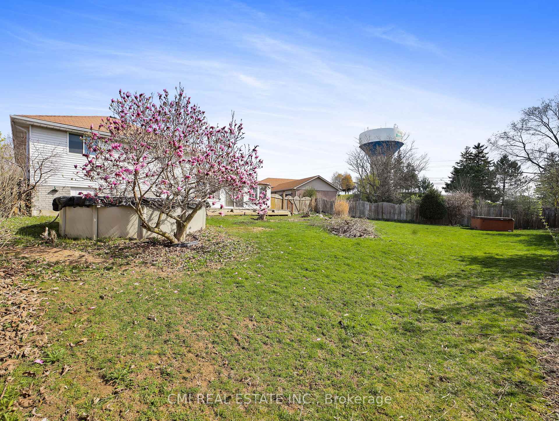 Photo 40 of 44 Windsor Drive, Brant, South Dumfries — HOMEH