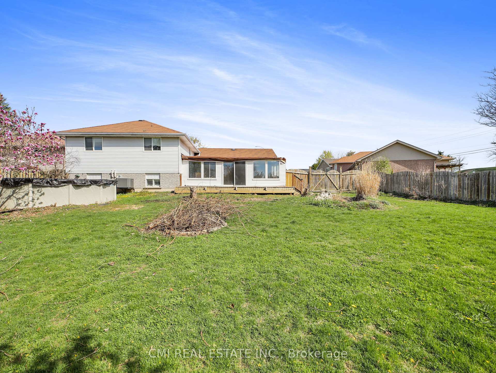 Photo 41 of 44 Windsor Drive, Brant, South Dumfries — HOMEH