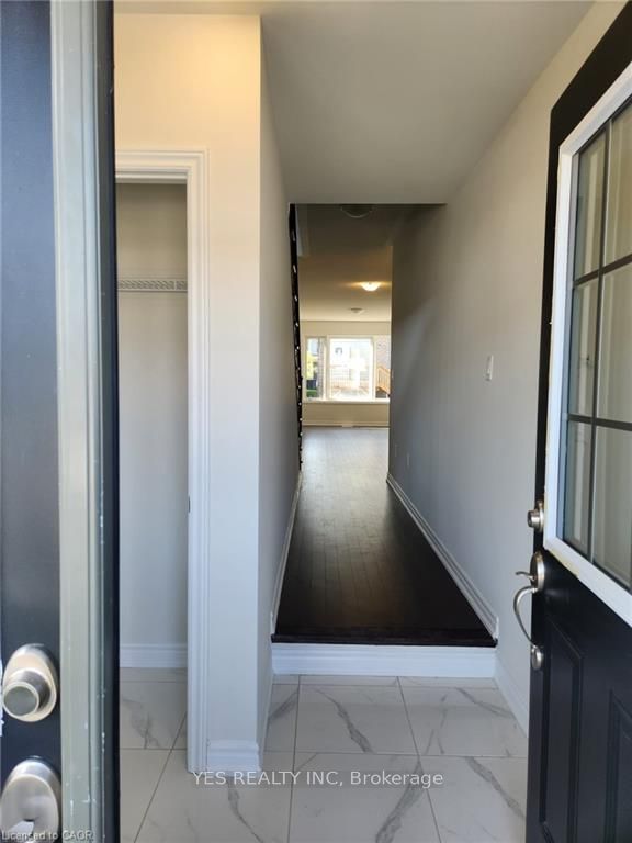 Photo 2 of 142 Nottingham Road, Barrie, Rural Barrie Southeast — HOMEH