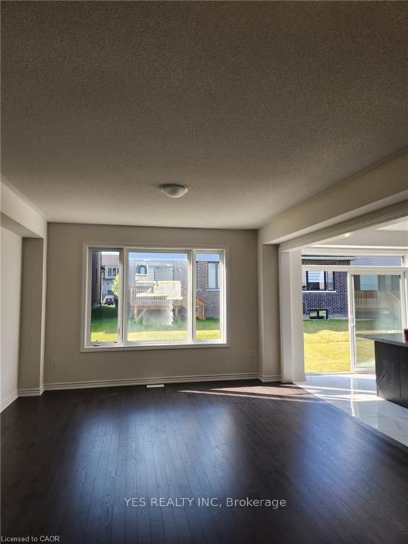 Photo 3 of 142 Nottingham Road, Barrie, Rural Barrie Southeast — HOMEH