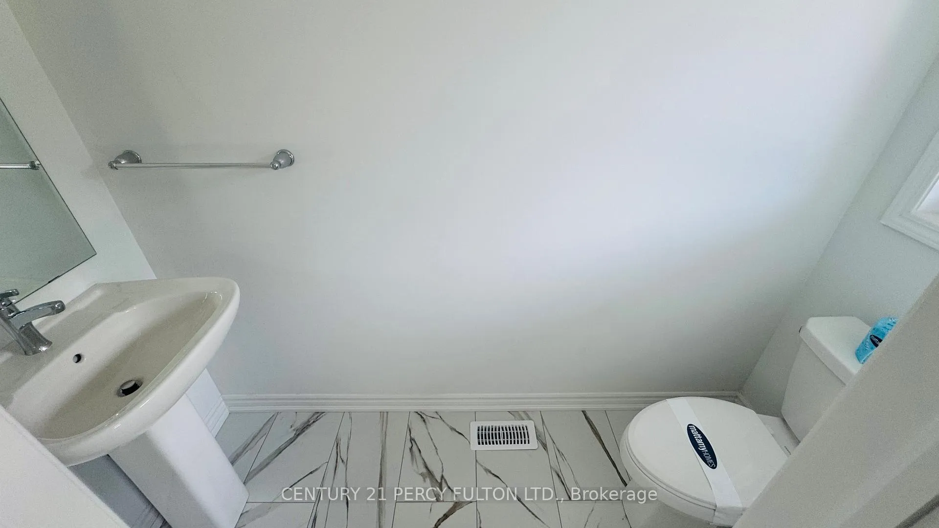 Photo 6 of 1453 Mockingbird Square, Pickering, Rural Pickering — HOMEH