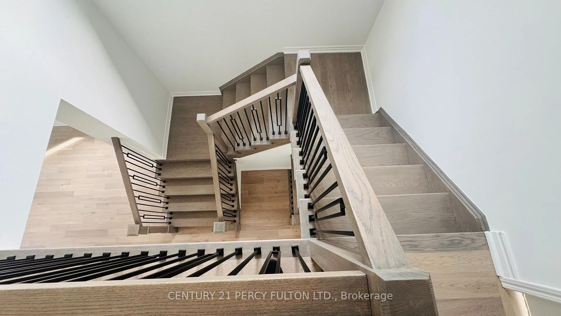 Photo 7 of 1453 Mockingbird Square, Pickering, Rural Pickering — HOMEH