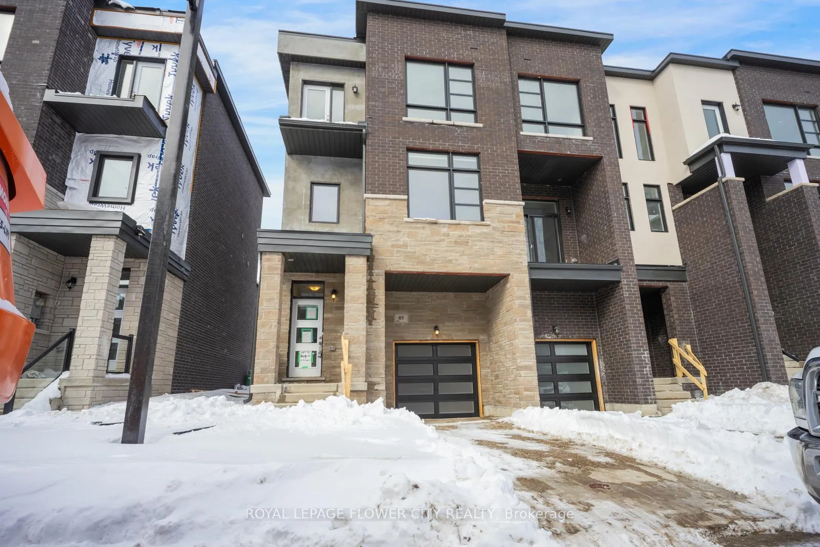 Photo 3 of 85 Paradox Street, Vaughan, Kleinburg — HOMEH