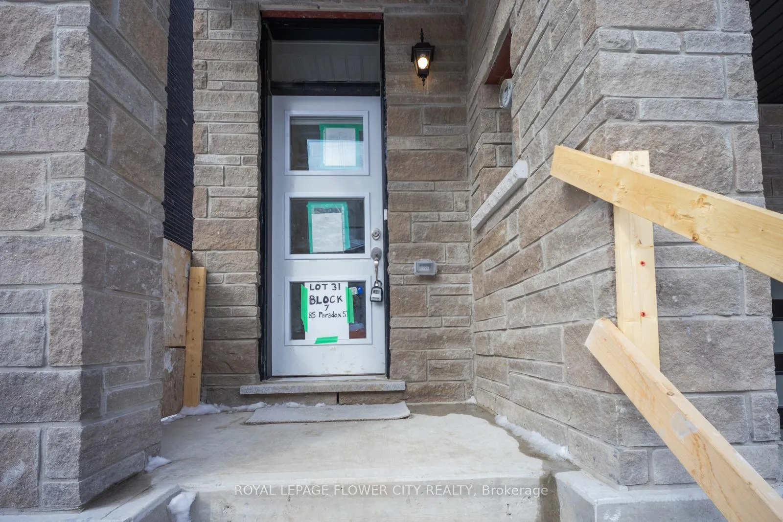 Photo 5 of 85 Paradox Street, Vaughan, Kleinburg — HOMEH