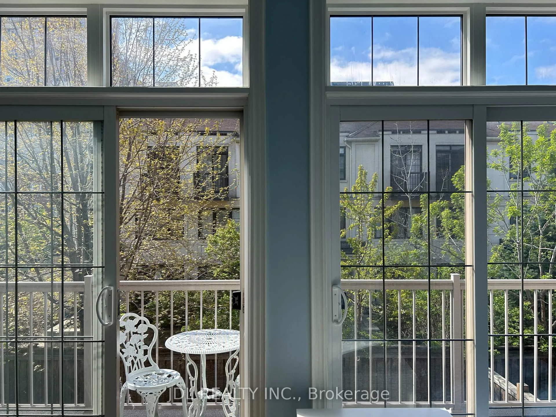 Photo 3 of Unit Suite A, 197 Townsgate Dr, Markham, Thornhill — HOMEH