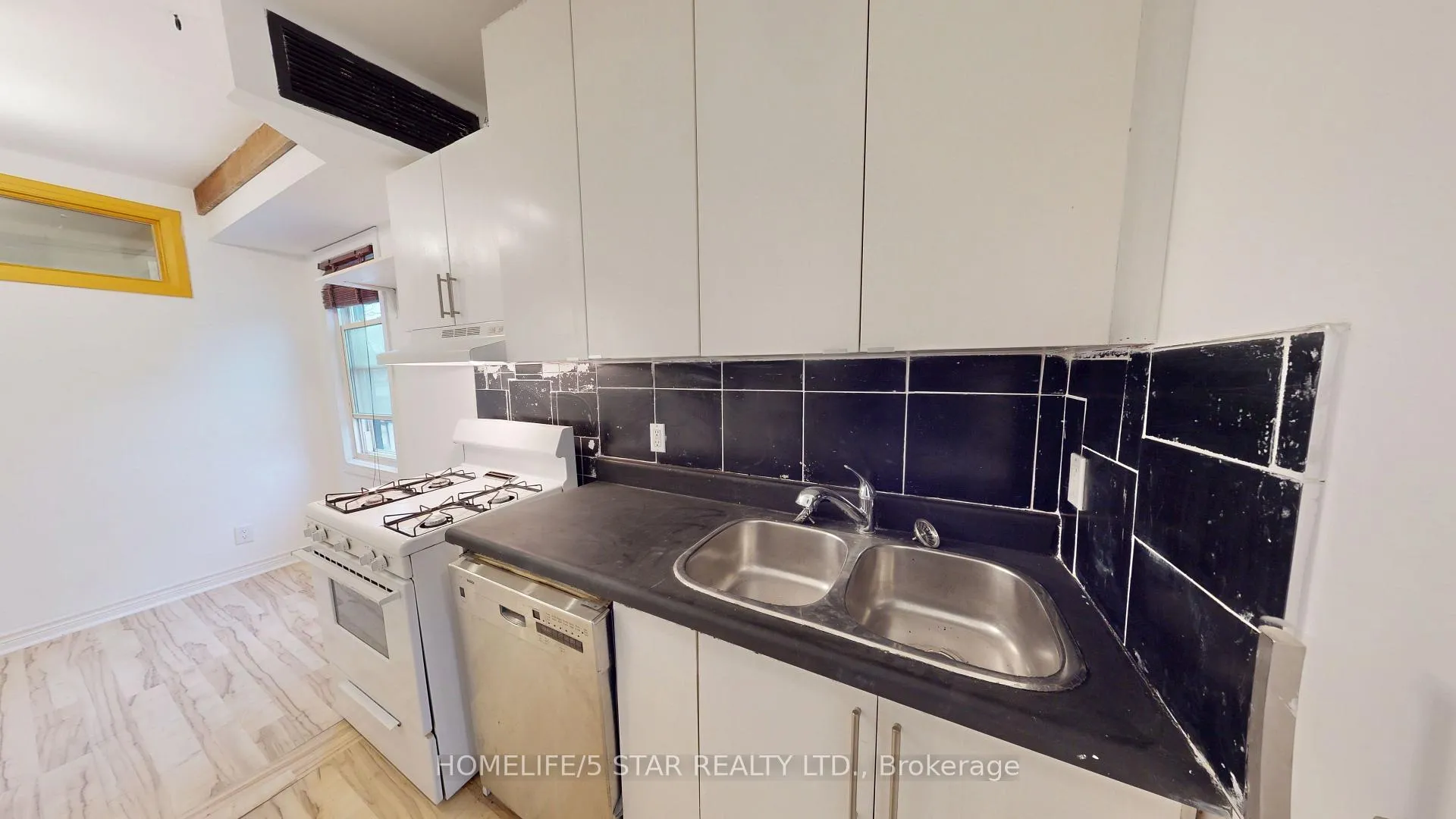 Photo 3 of Unit Apt 2, 175 Harbord Street, Toronto, University — HOMEH