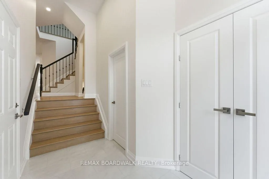 Photo 4 of 210 Harthill Way, Ottawa, Barrhaven - Heritage Park — HOMEH